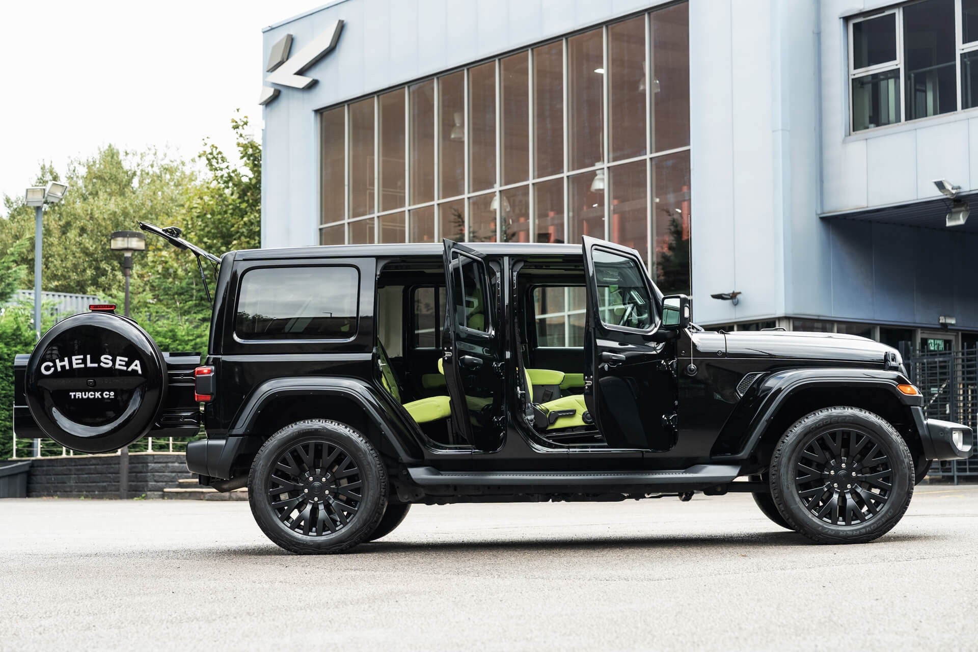 Jeep Wrangler Sahara Unlimited Gallery Image