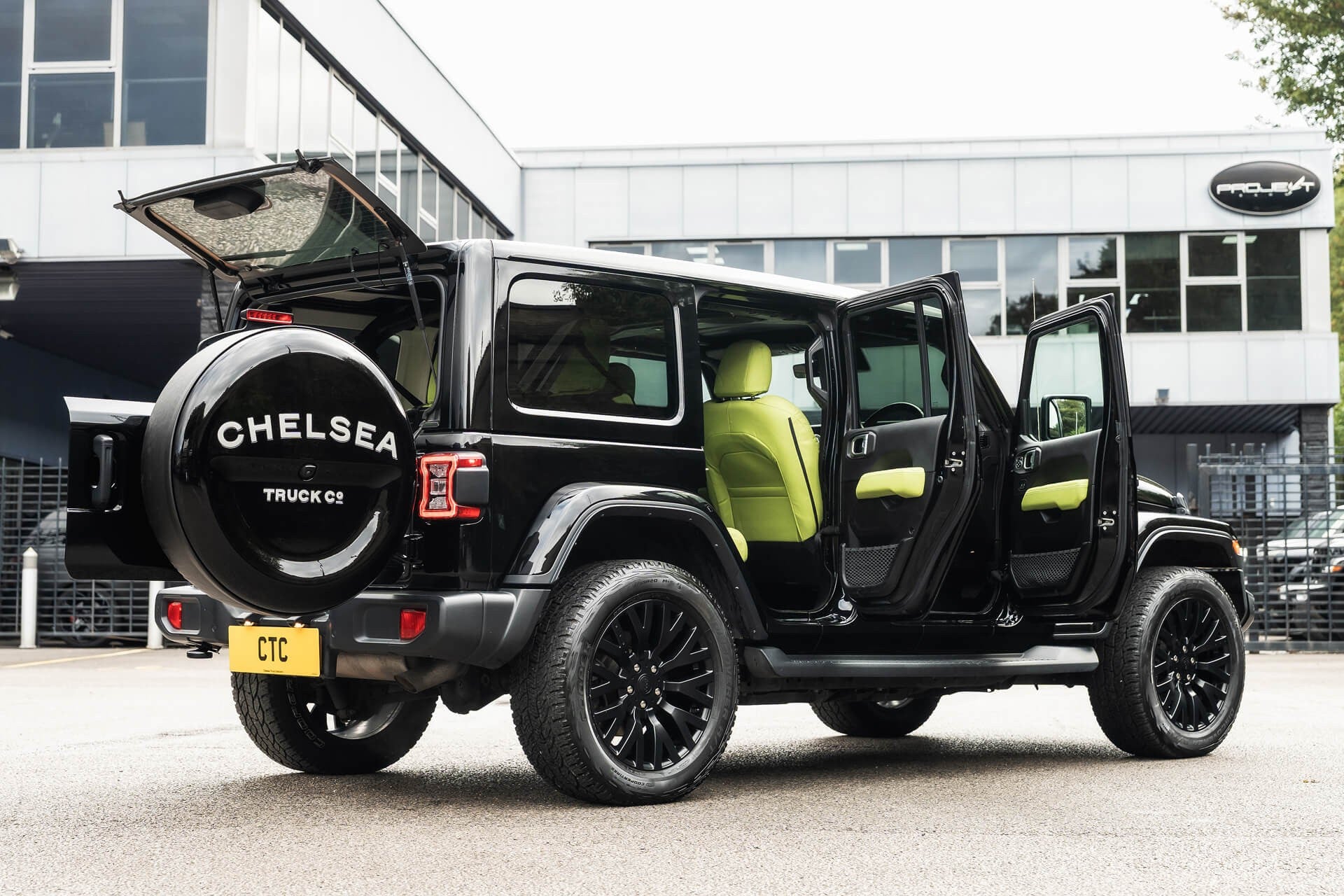 Jeep Wrangler Sahara Unlimited Gallery Image
