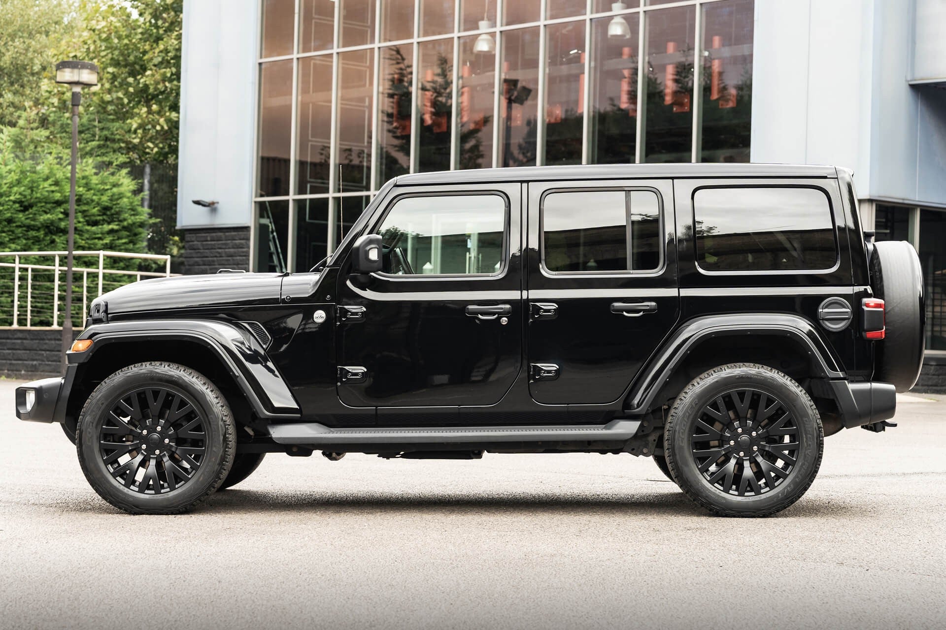 Jeep Wrangler Sahara Unlimited Gallery Image
