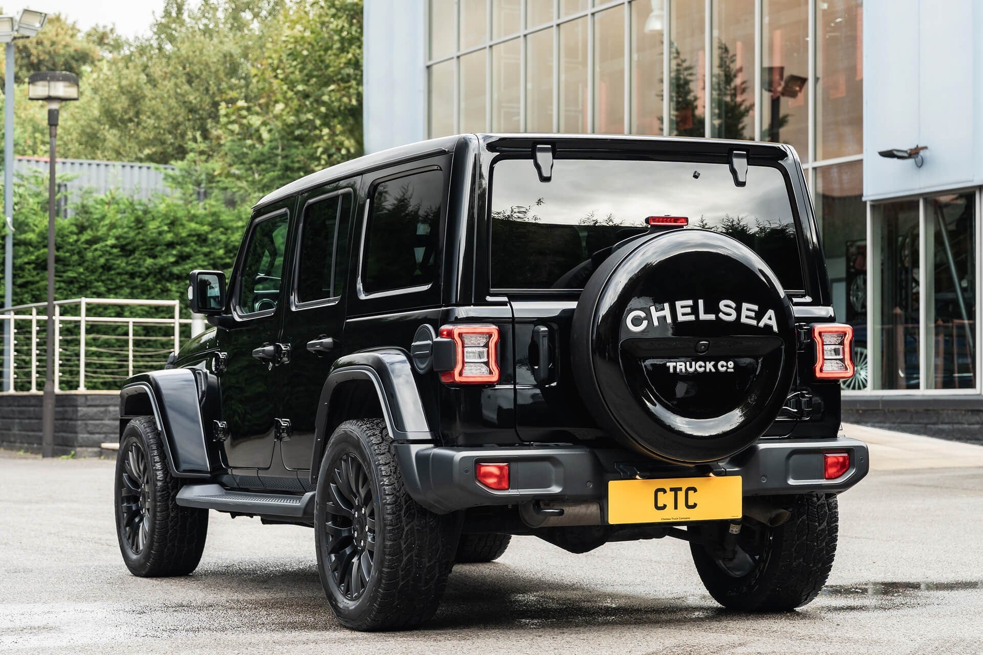 Jeep Wrangler Sahara Unlimited Gallery Image