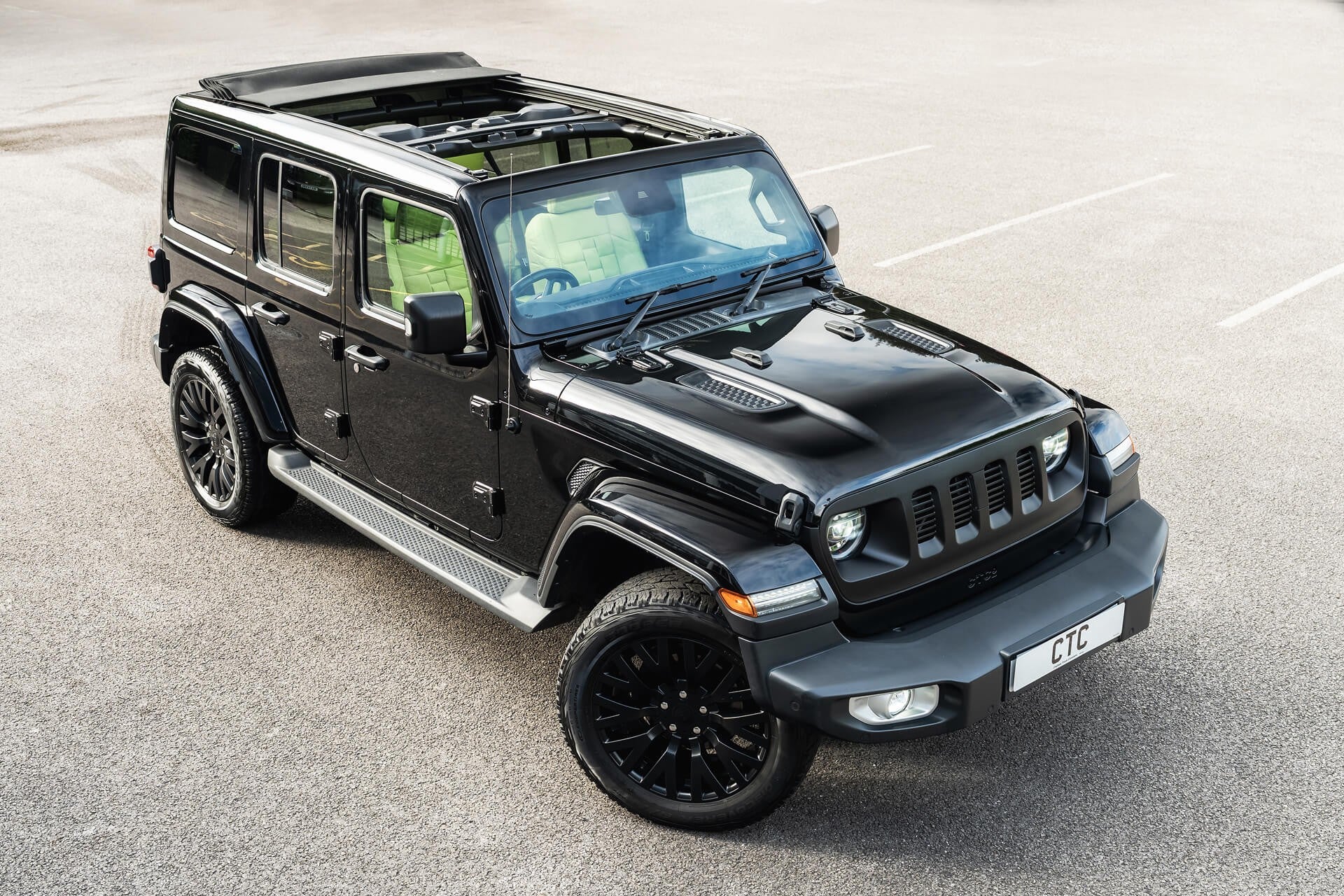 Jeep Wrangler Sahara Unlimited Gallery Image