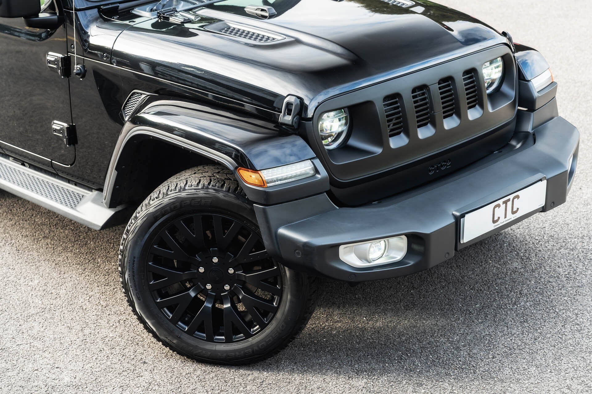 Jeep Wrangler Sahara Unlimited Gallery Image