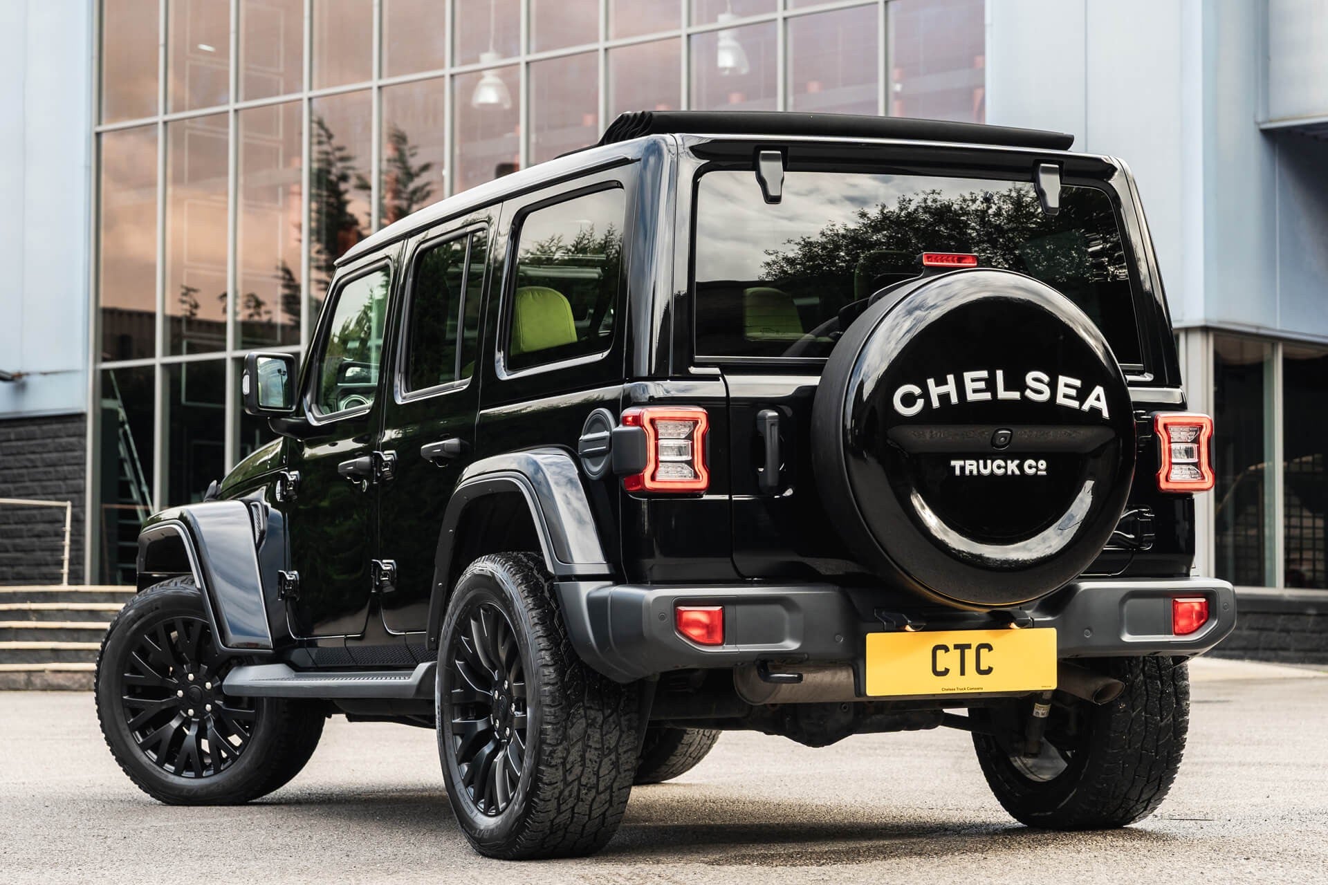 Jeep Wrangler Sahara Unlimited Gallery Image