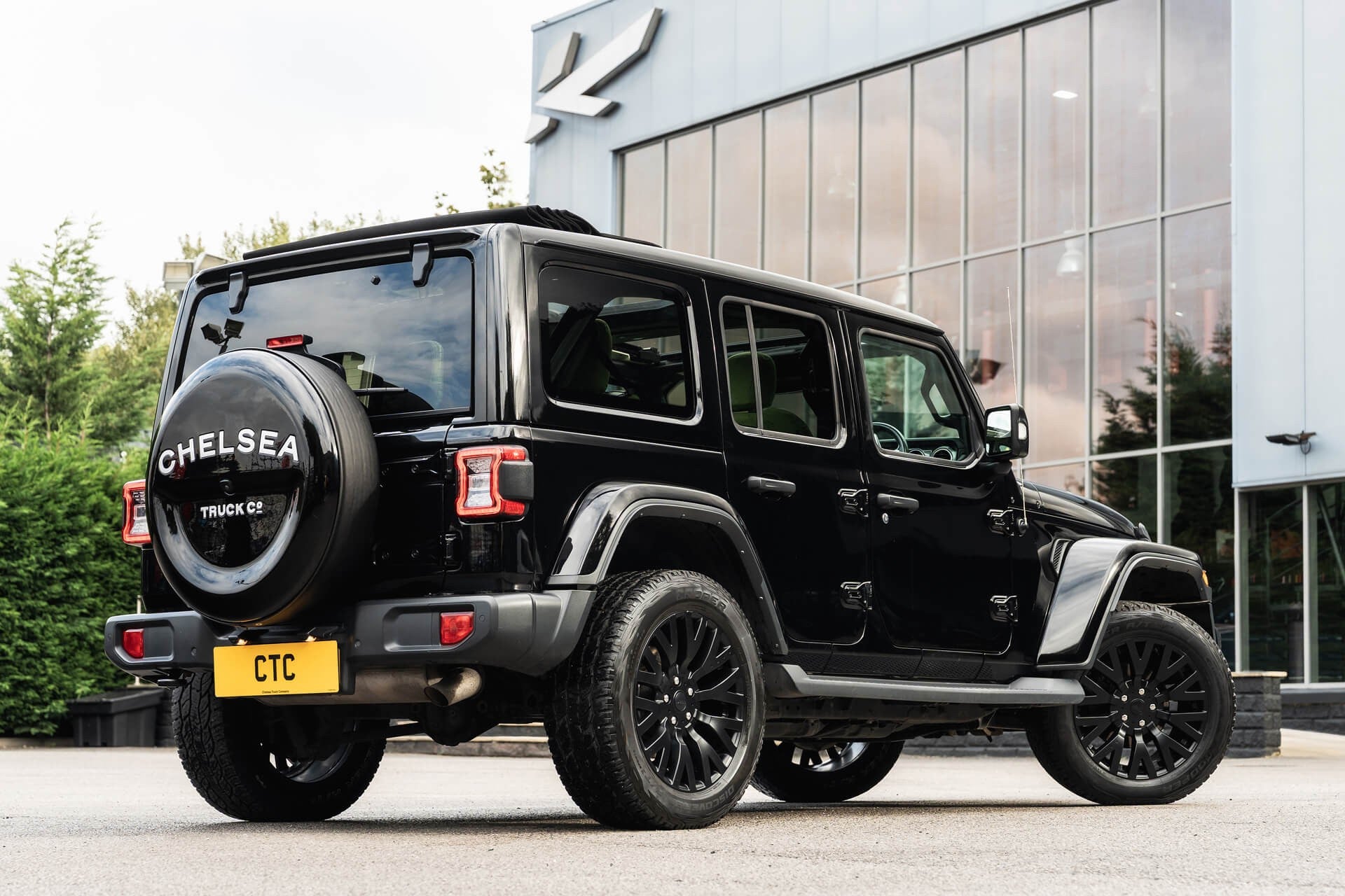 Jeep Wrangler Sahara Unlimited Gallery Image