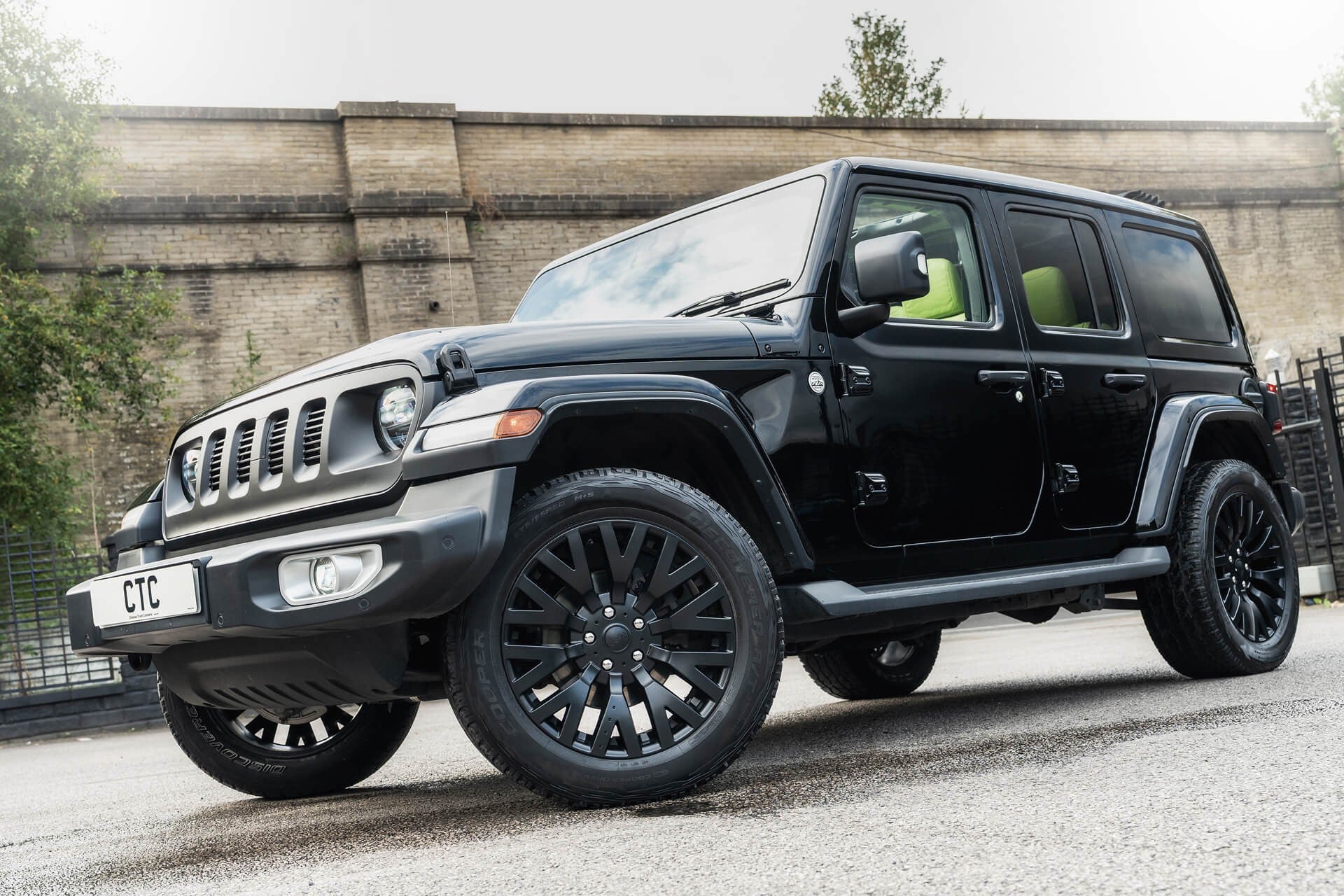 Jeep Wrangler Sahara Unlimited Gallery Image