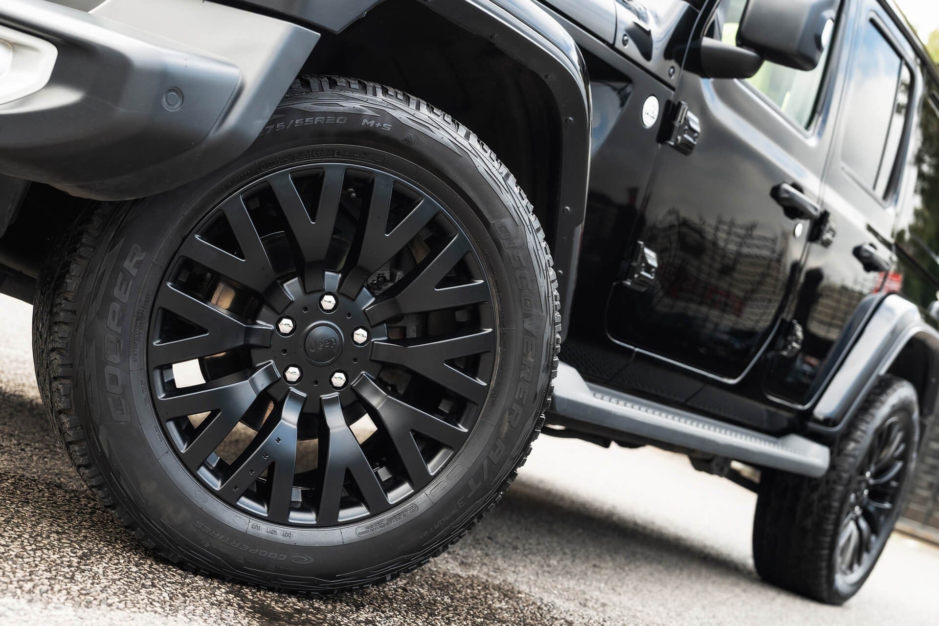 Jeep Wrangler Sahara Unlimited Gallery Image