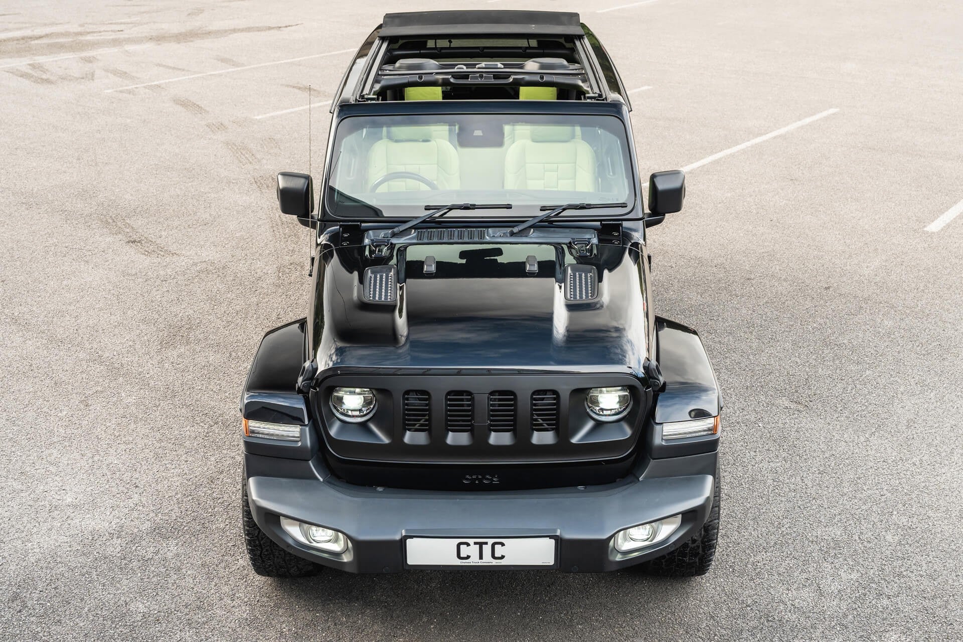 Jeep Wrangler Sahara Unlimited Gallery Image