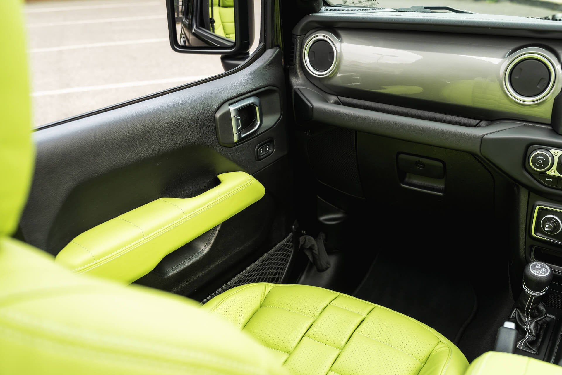 Jeep Wrangler Sahara Unlimited Gallery Image