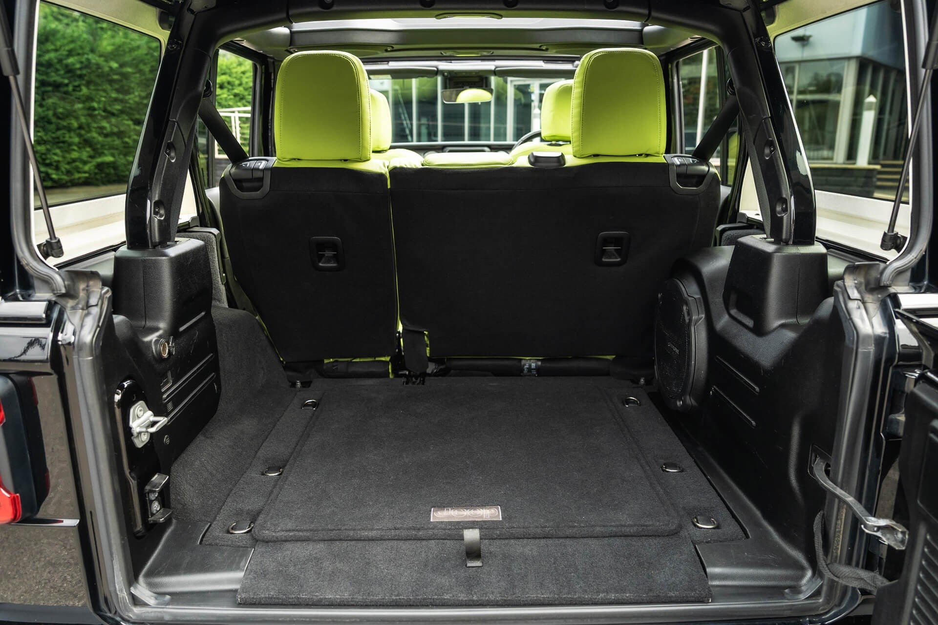Jeep Wrangler Sahara Unlimited Gallery Image