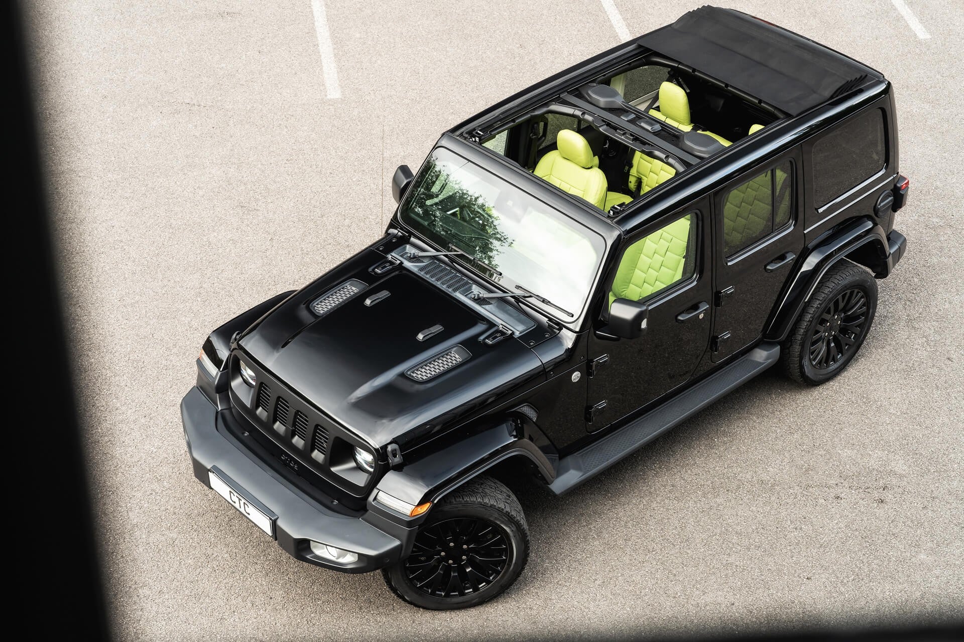 Jeep Wrangler Sahara Unlimited Gallery Image