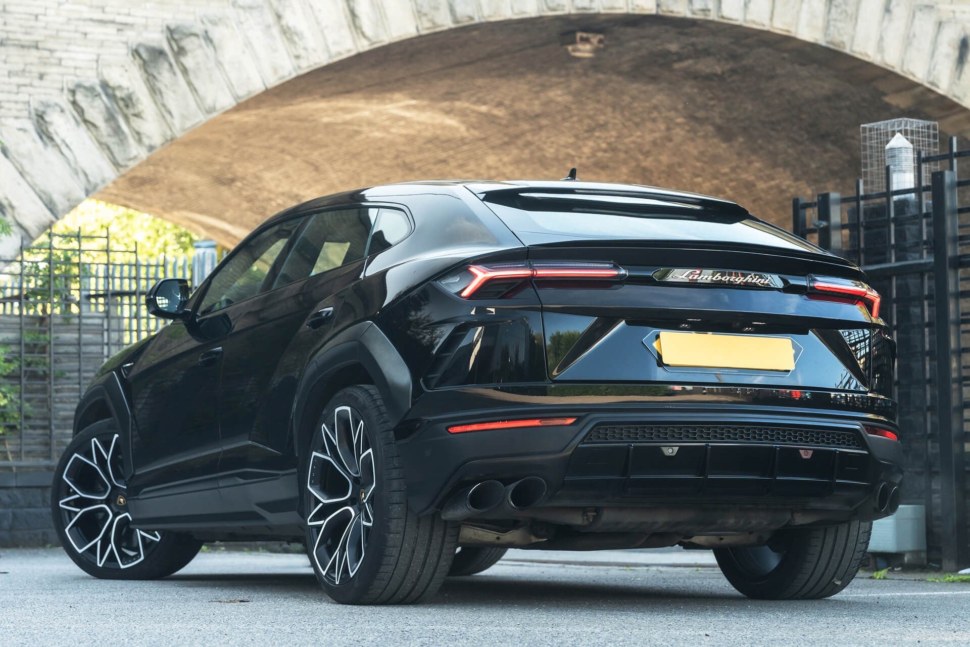 Lamborghini Urus V8 Gallery Image