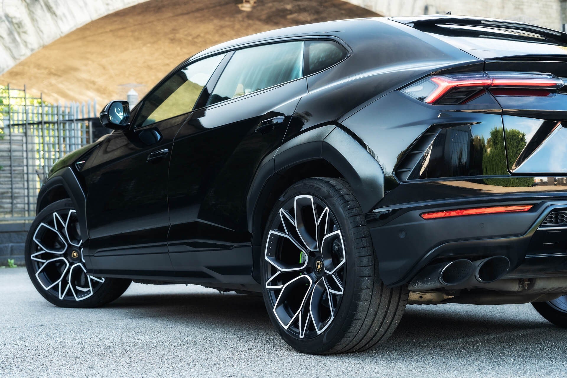 Lamborghini Urus V8 Gallery Image