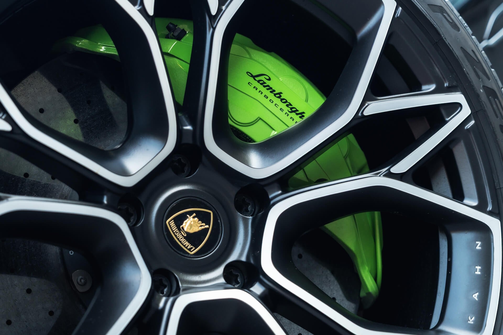 Lamborghini Urus V8 Gallery Image