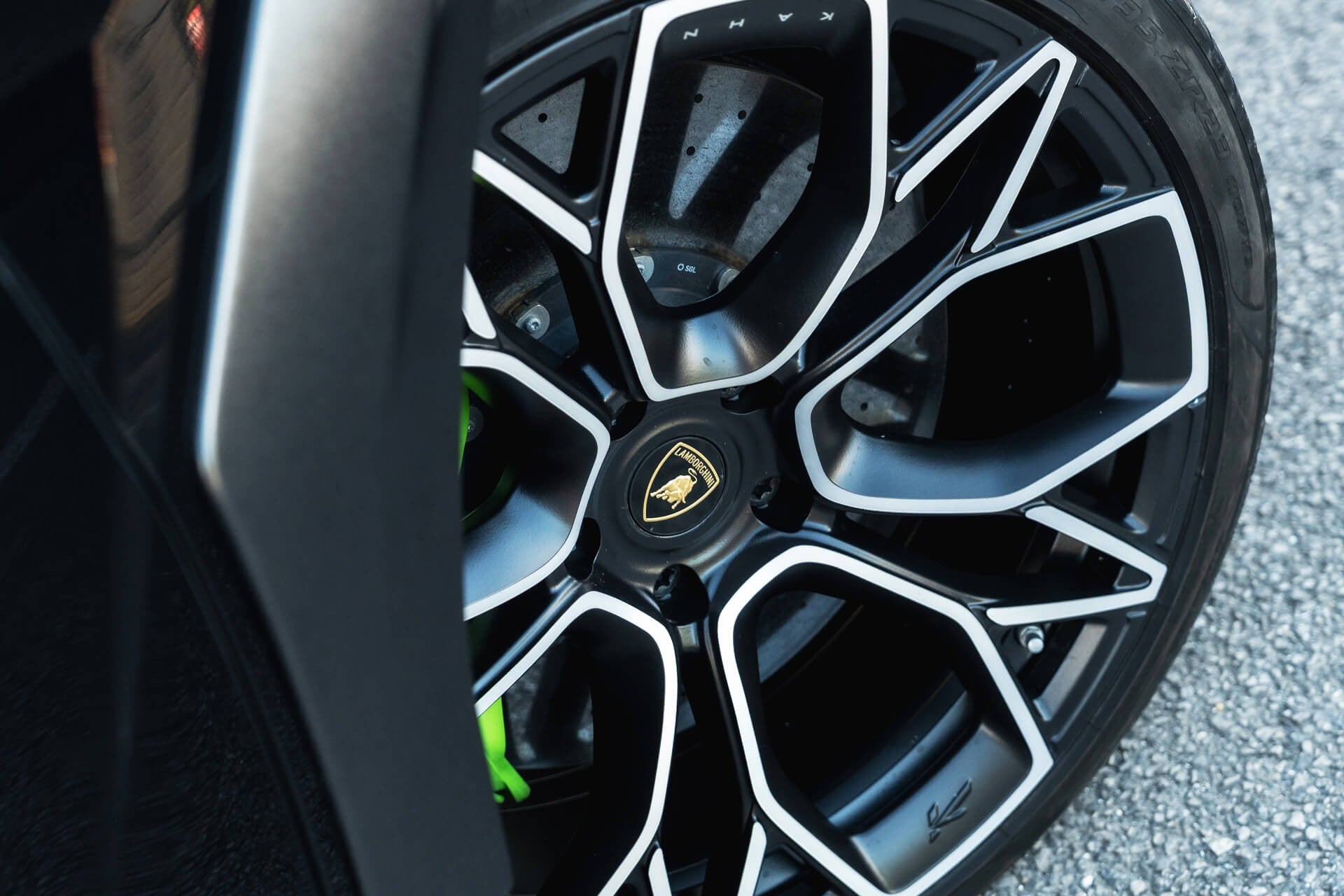 Lamborghini Urus V8 Gallery Image