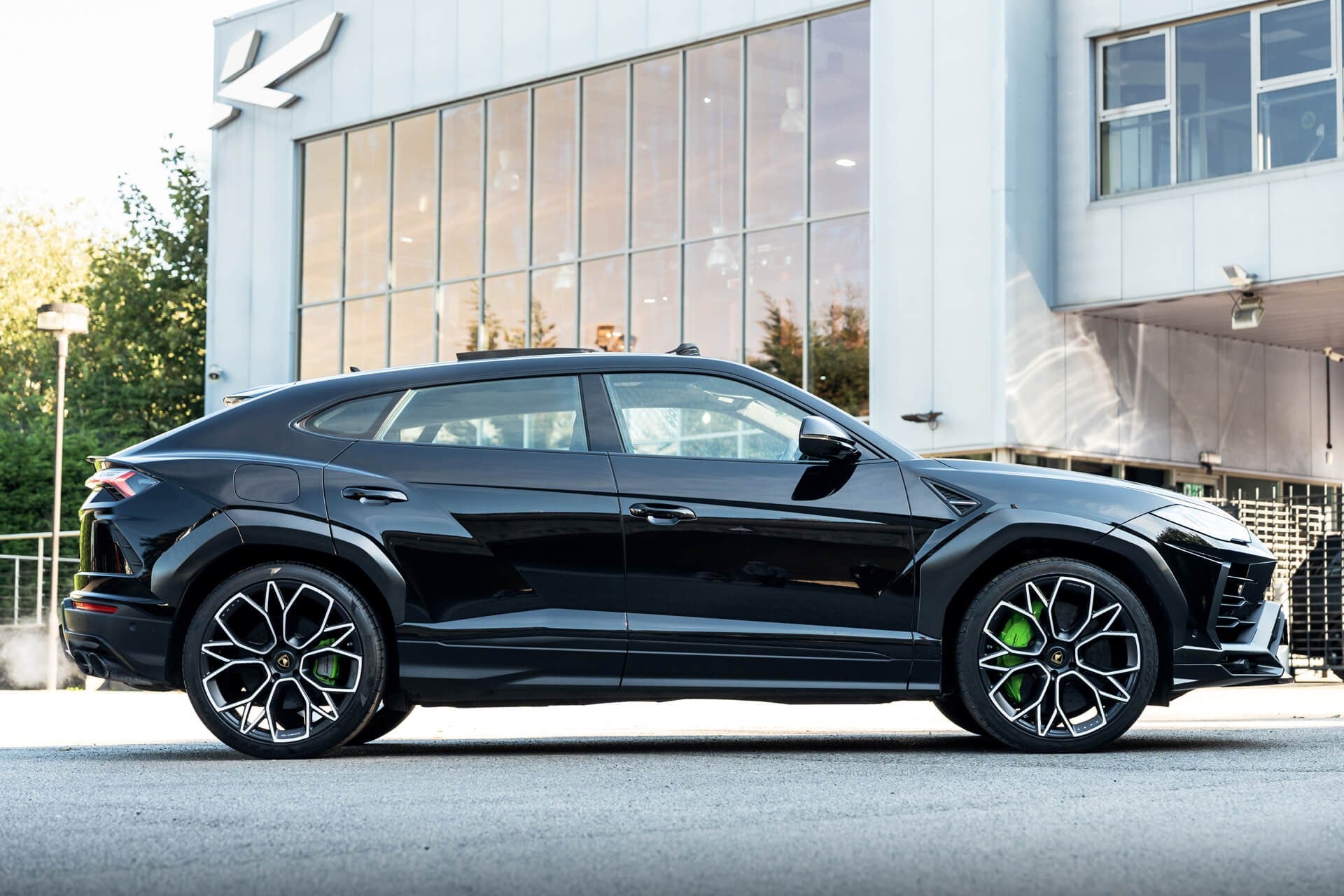 Lamborghini Urus V8 Gallery Image