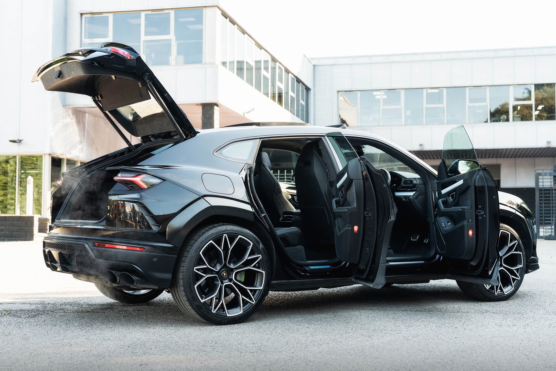 Lamborghini Urus V8 Gallery Image