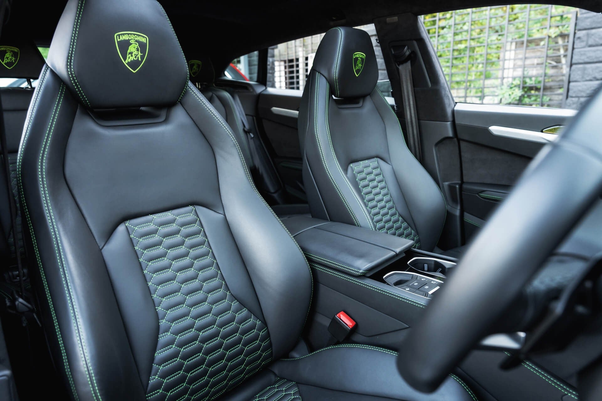 Lamborghini Urus V8 Gallery Image