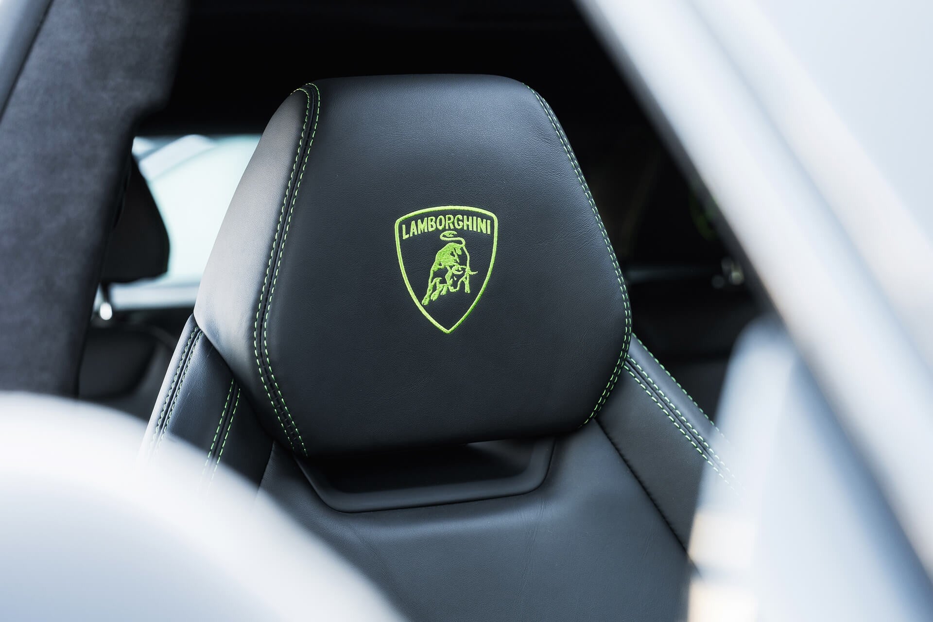 Lamborghini Urus V8 Gallery Image