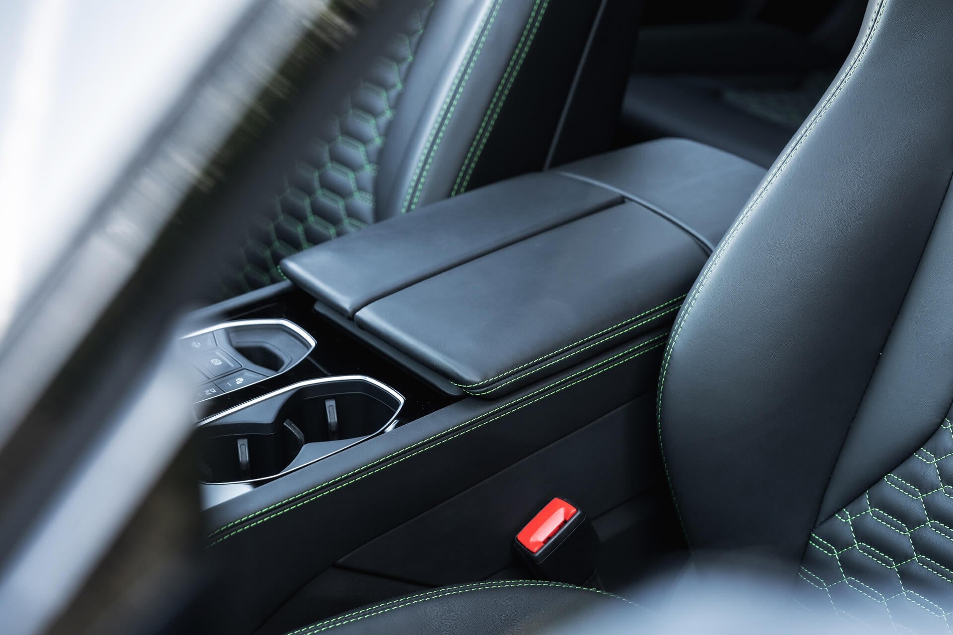 Lamborghini Urus V8 Gallery Image