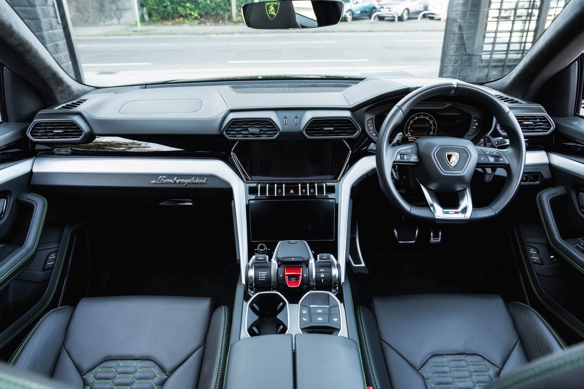 Lamborghini Urus V8 Gallery Image