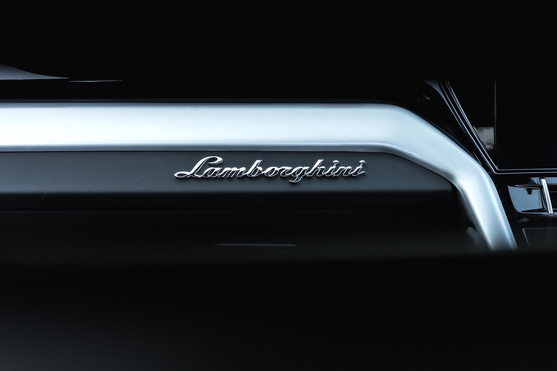 Lamborghini Urus V8 Gallery Image