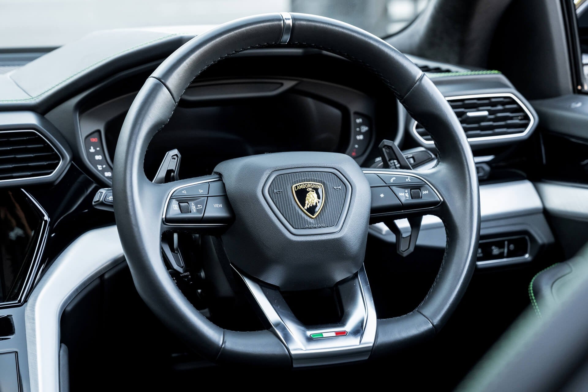 Lamborghini Urus V8 Gallery Image