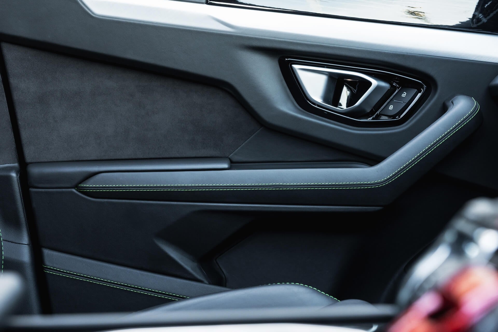 Lamborghini Urus V8 Gallery Image