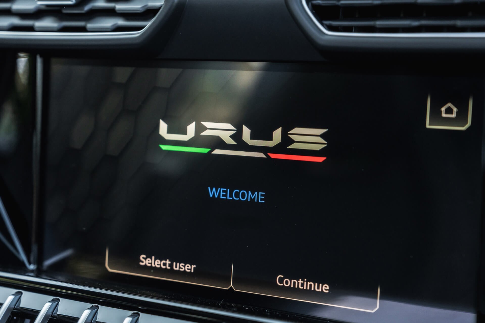 Lamborghini Urus V8 Gallery Image