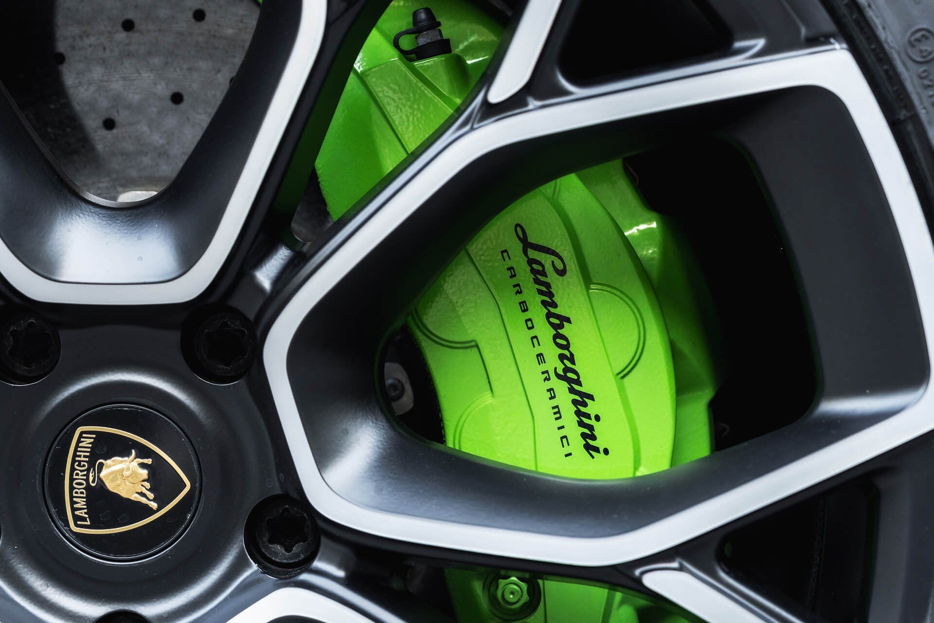 Lamborghini Urus V8 Gallery Image