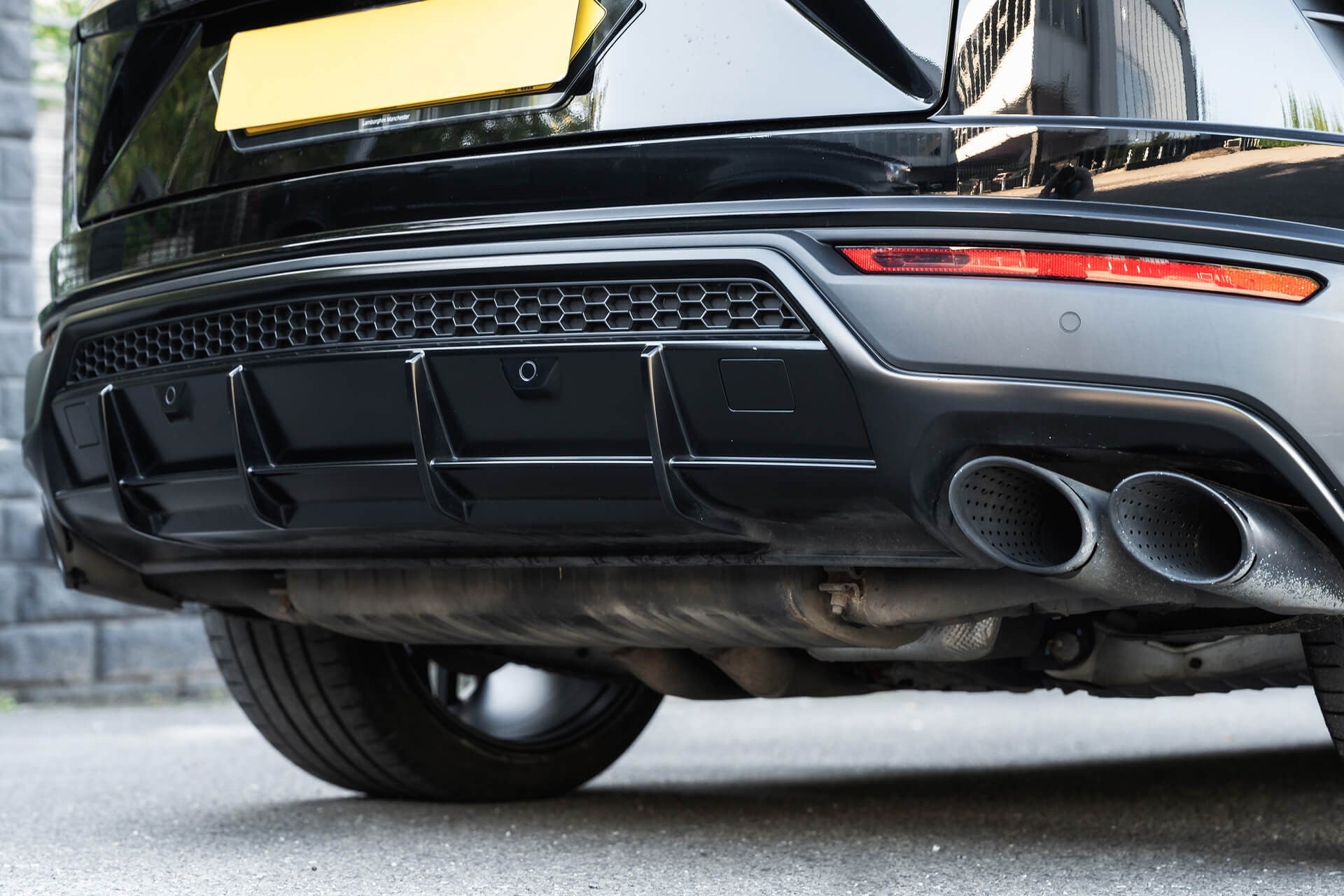 Lamborghini Urus V8 Gallery Image