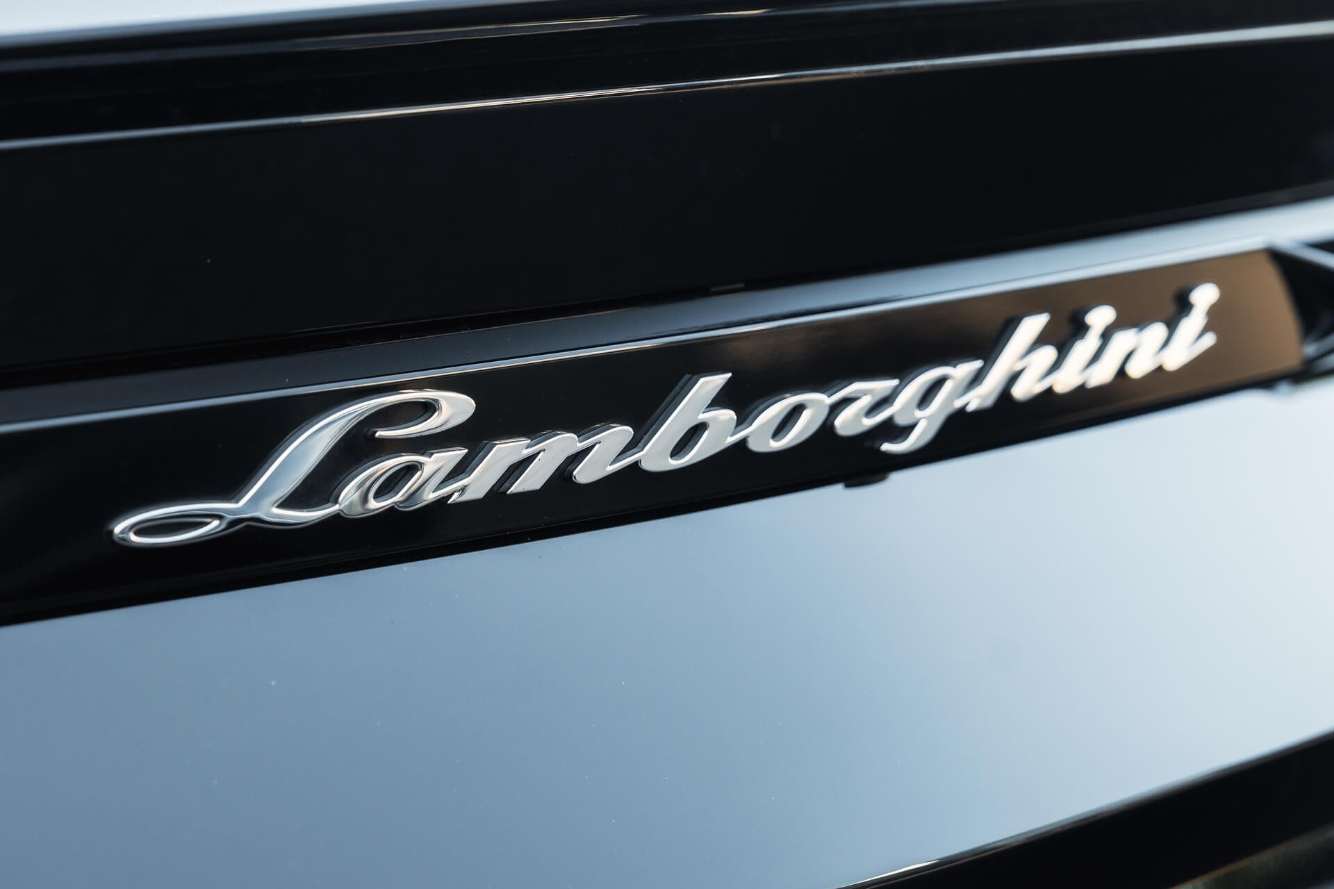 Lamborghini Urus V8 Gallery Image