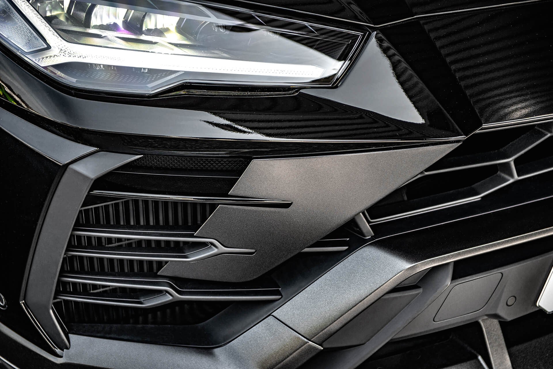 Lamborghini Urus V8 Gallery Image