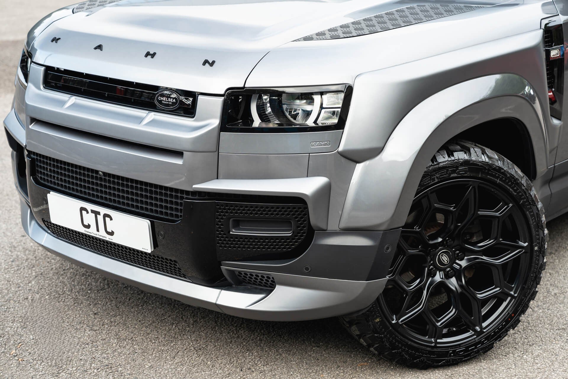 Land Rover Defender 110 7 Seat Gallery Image