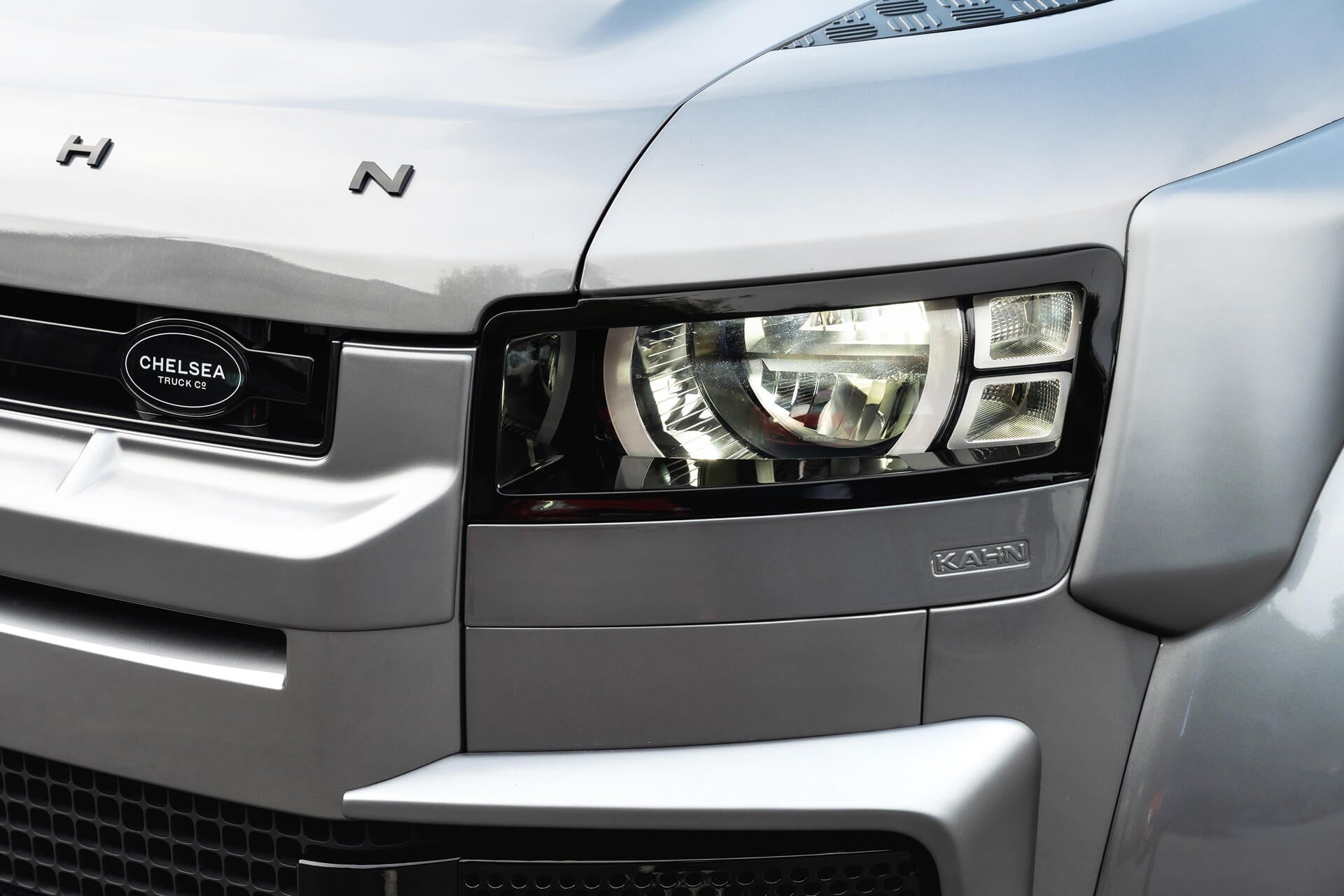 Land Rover Defender 110 7 Seat Gallery Image