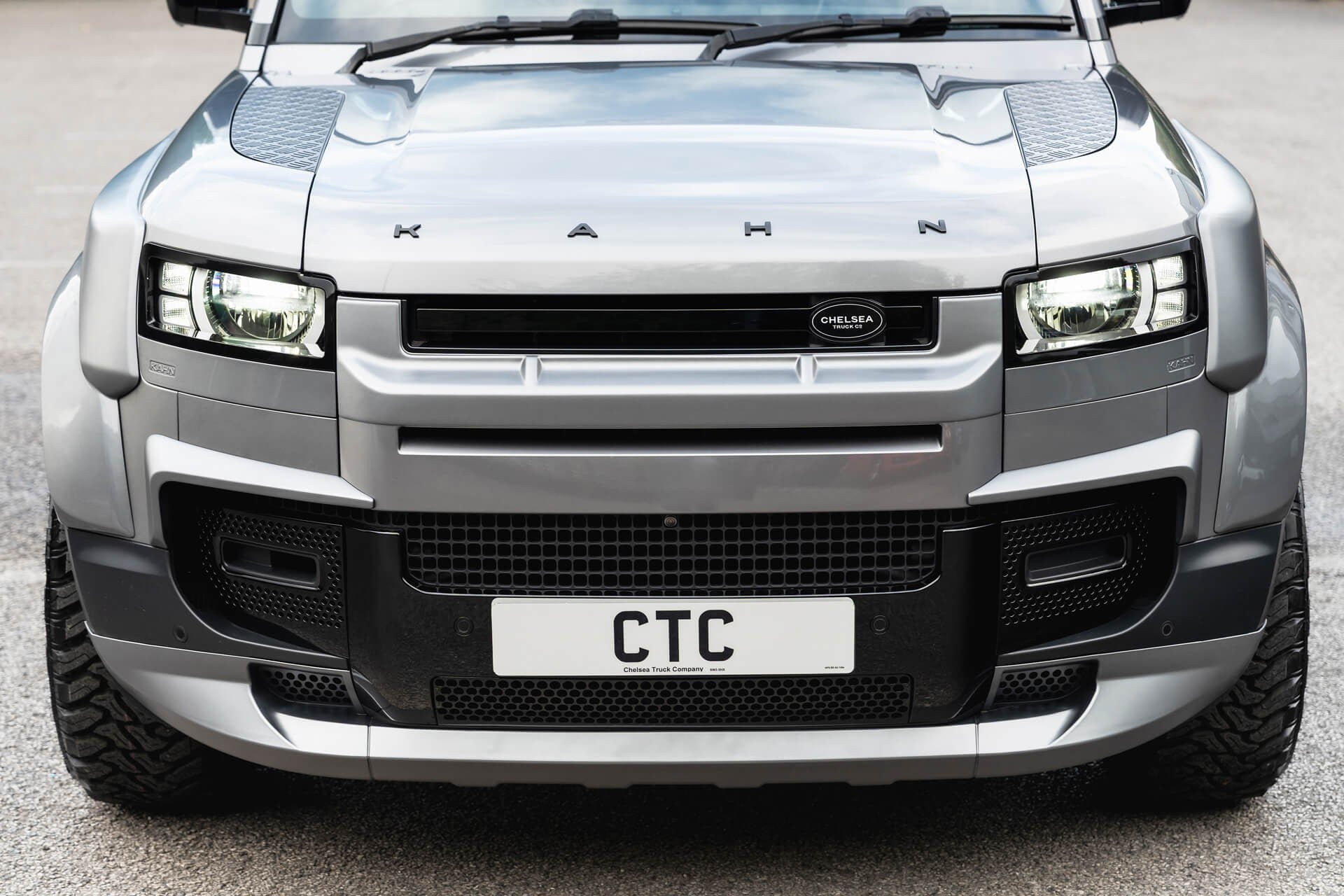 Land Rover Defender 110 7 Seat Gallery Image