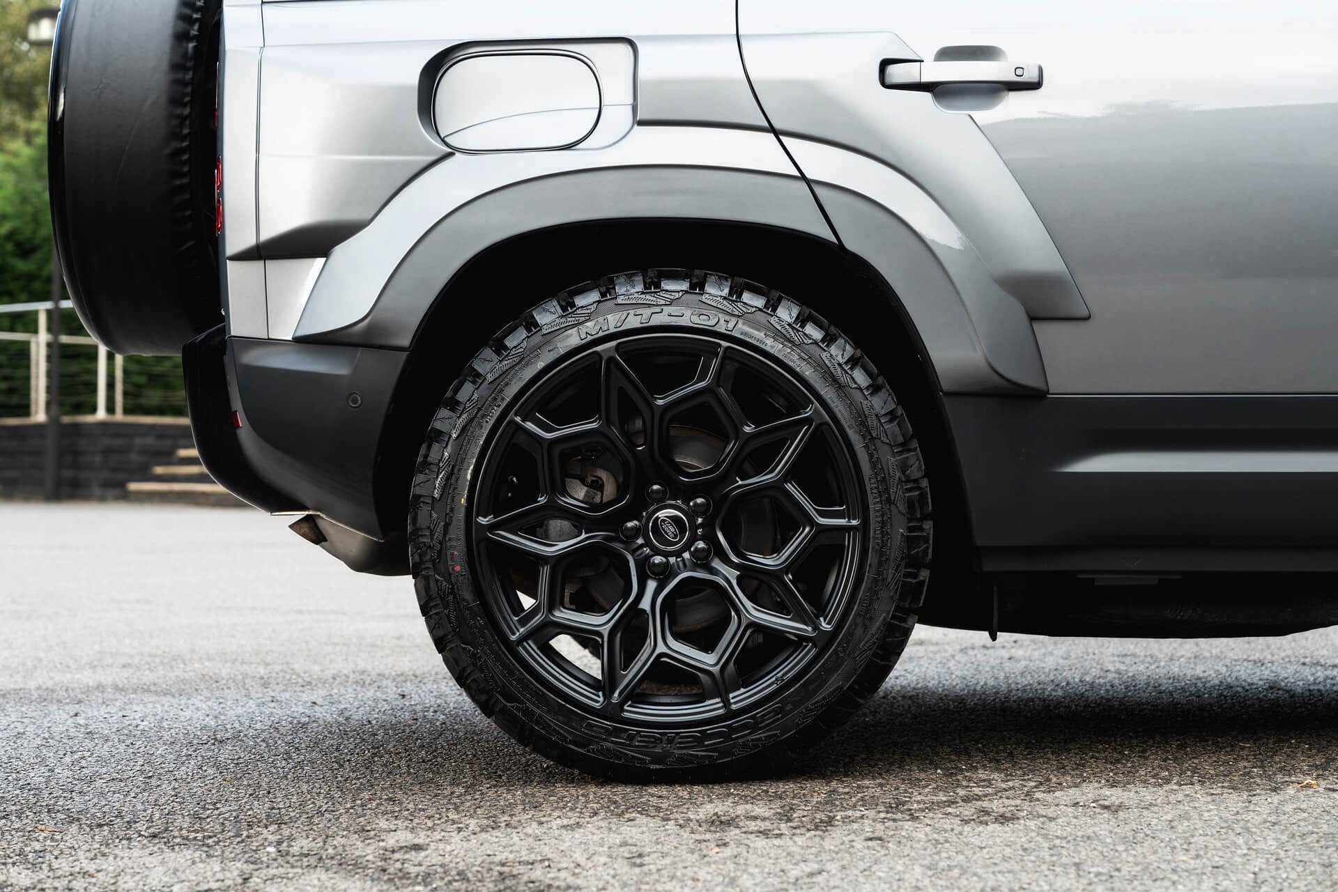 Land Rover Defender 110 7 Seat Gallery Image