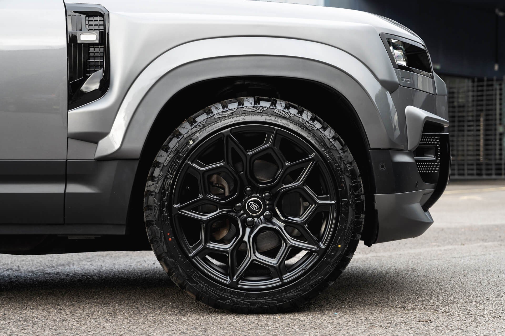 Land Rover Defender 110 7 Seat Gallery Image