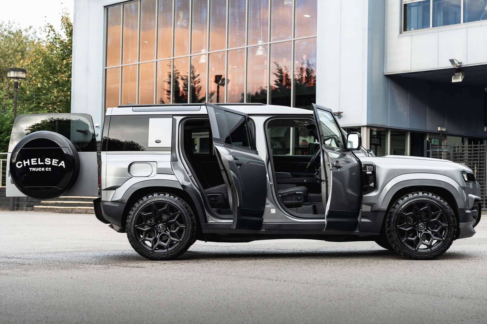 Land Rover Defender 110 7 Seat Gallery Image