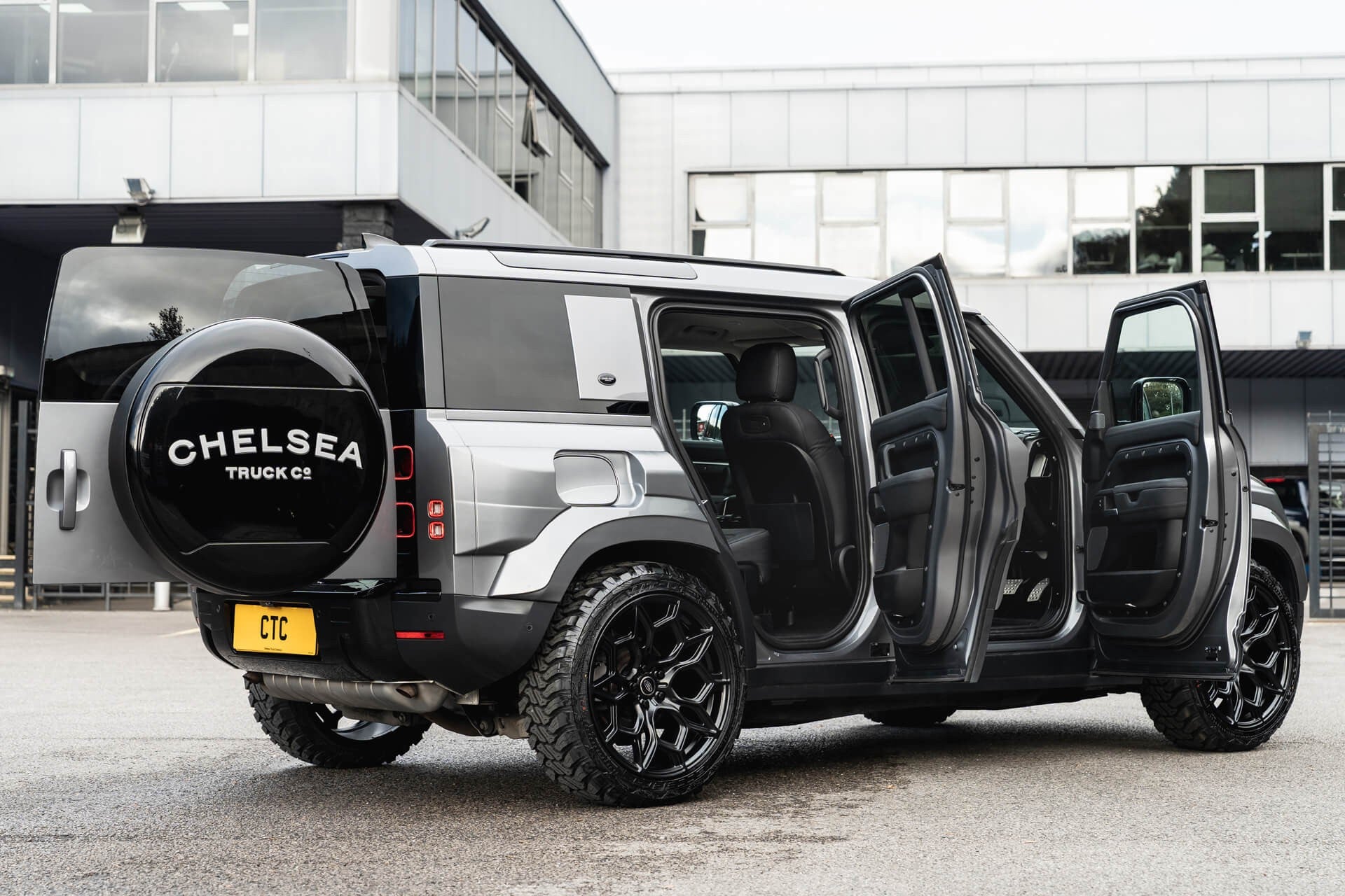 Land Rover Defender 110 7 Seat Gallery Image