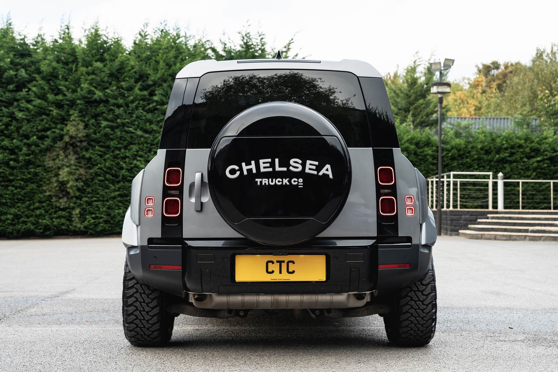 Land Rover Defender 110 7 Seat Gallery Image