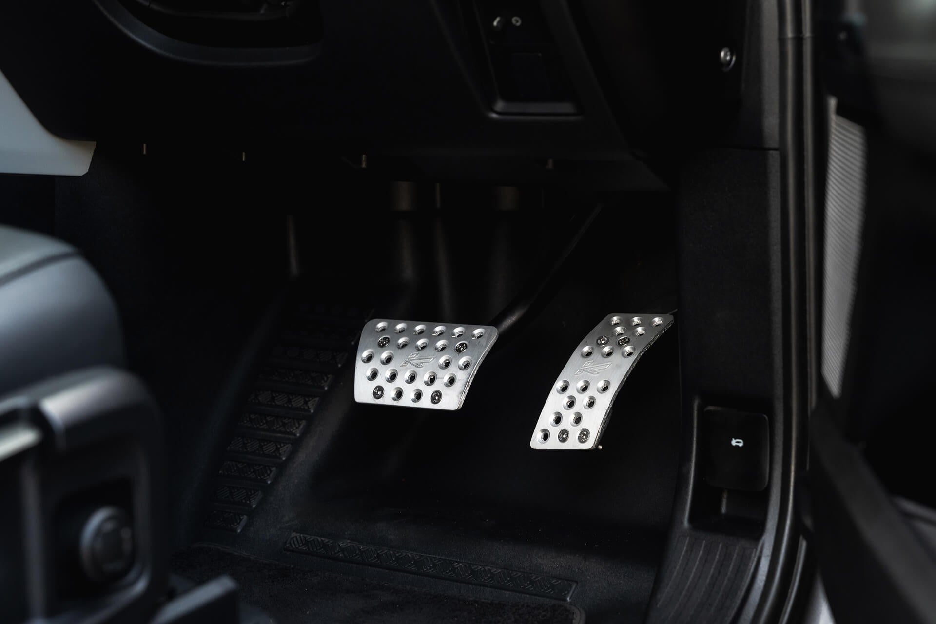 Land Rover Defender 110 7 Seat Gallery Image