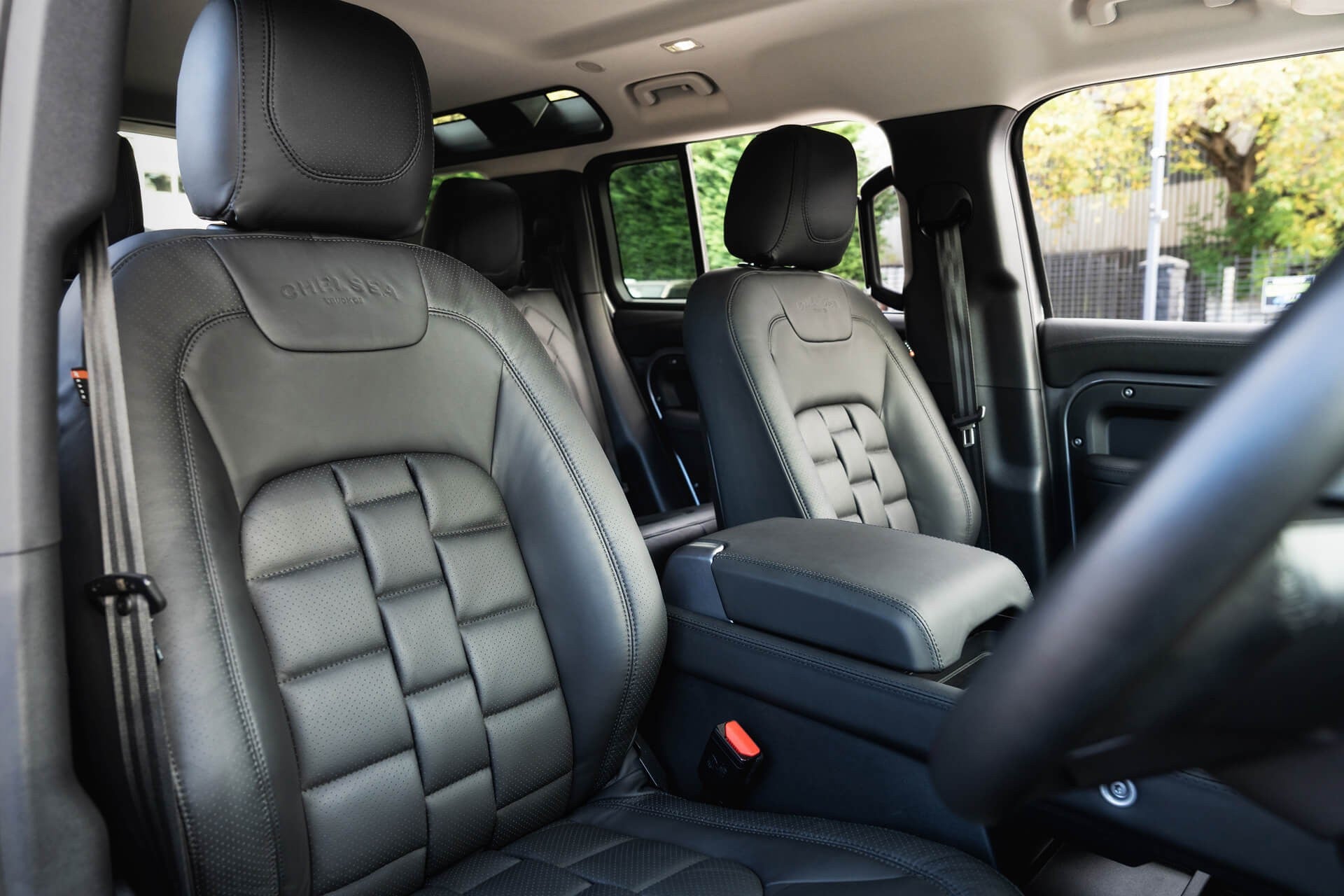 Land Rover Defender 110 7 Seat Gallery Image