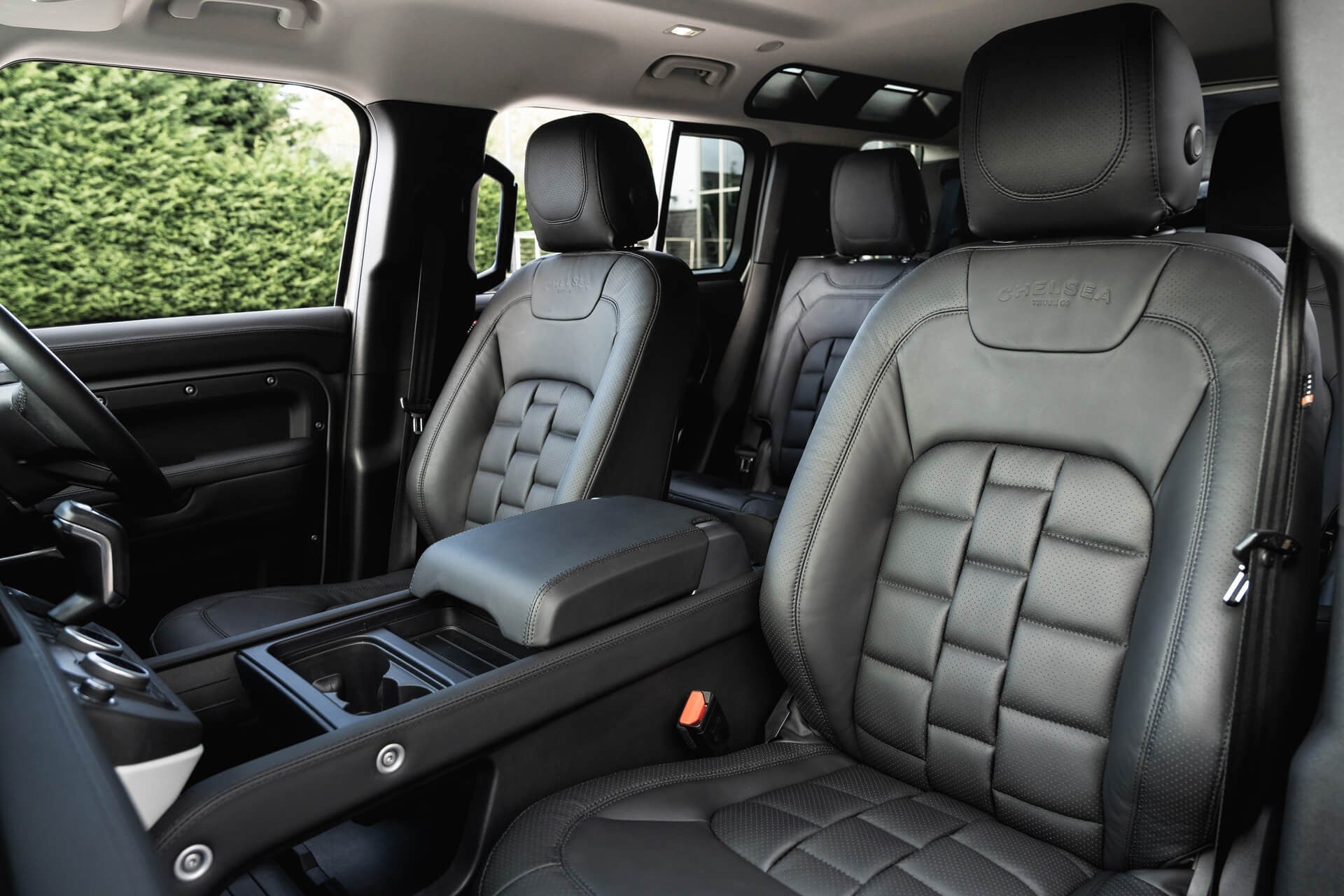 Land Rover Defender 110 7 Seat Gallery Image