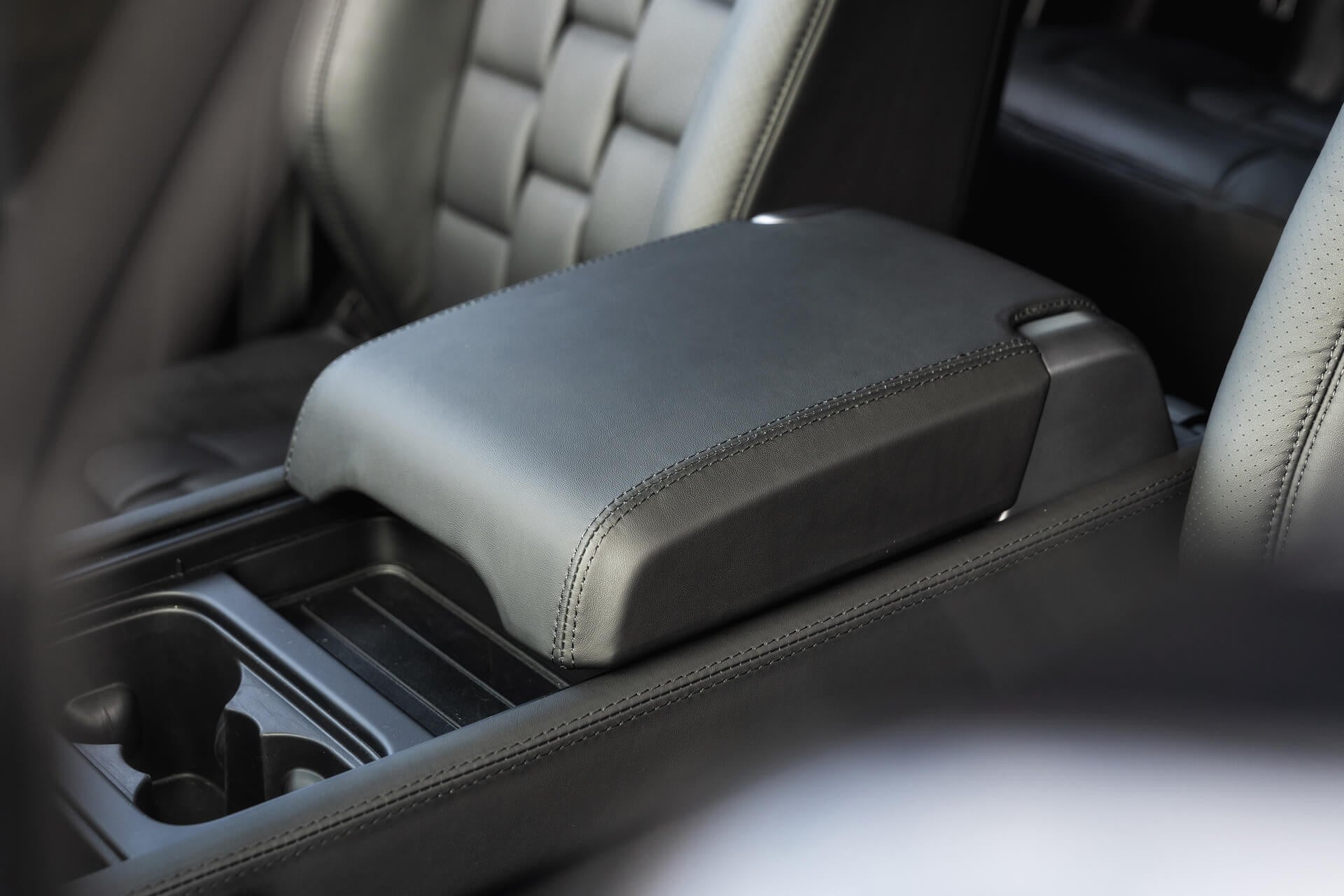 Land Rover Defender 110 7 Seat Gallery Image