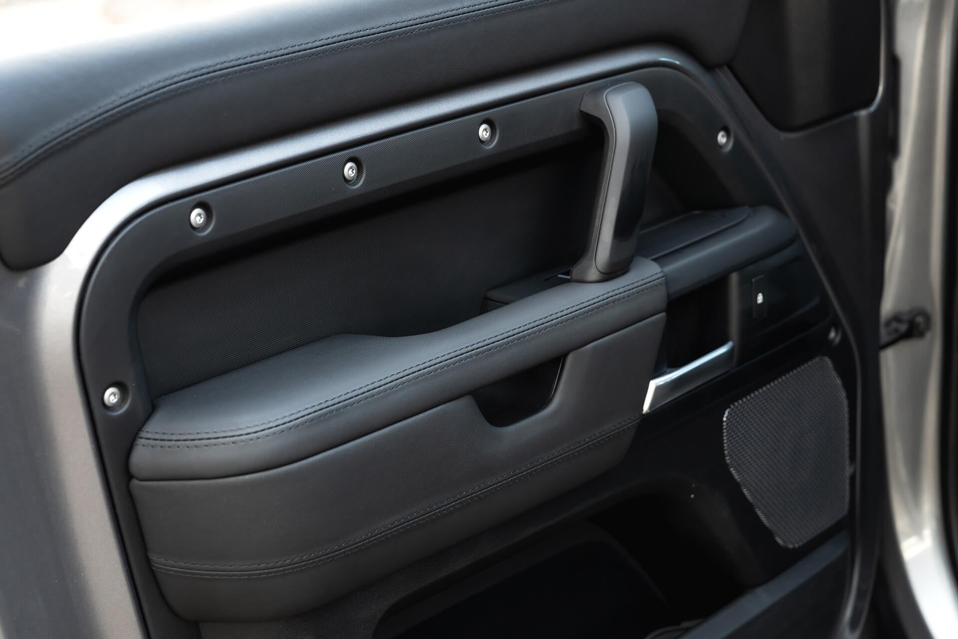 Land Rover Defender 110 7 Seat Gallery Image