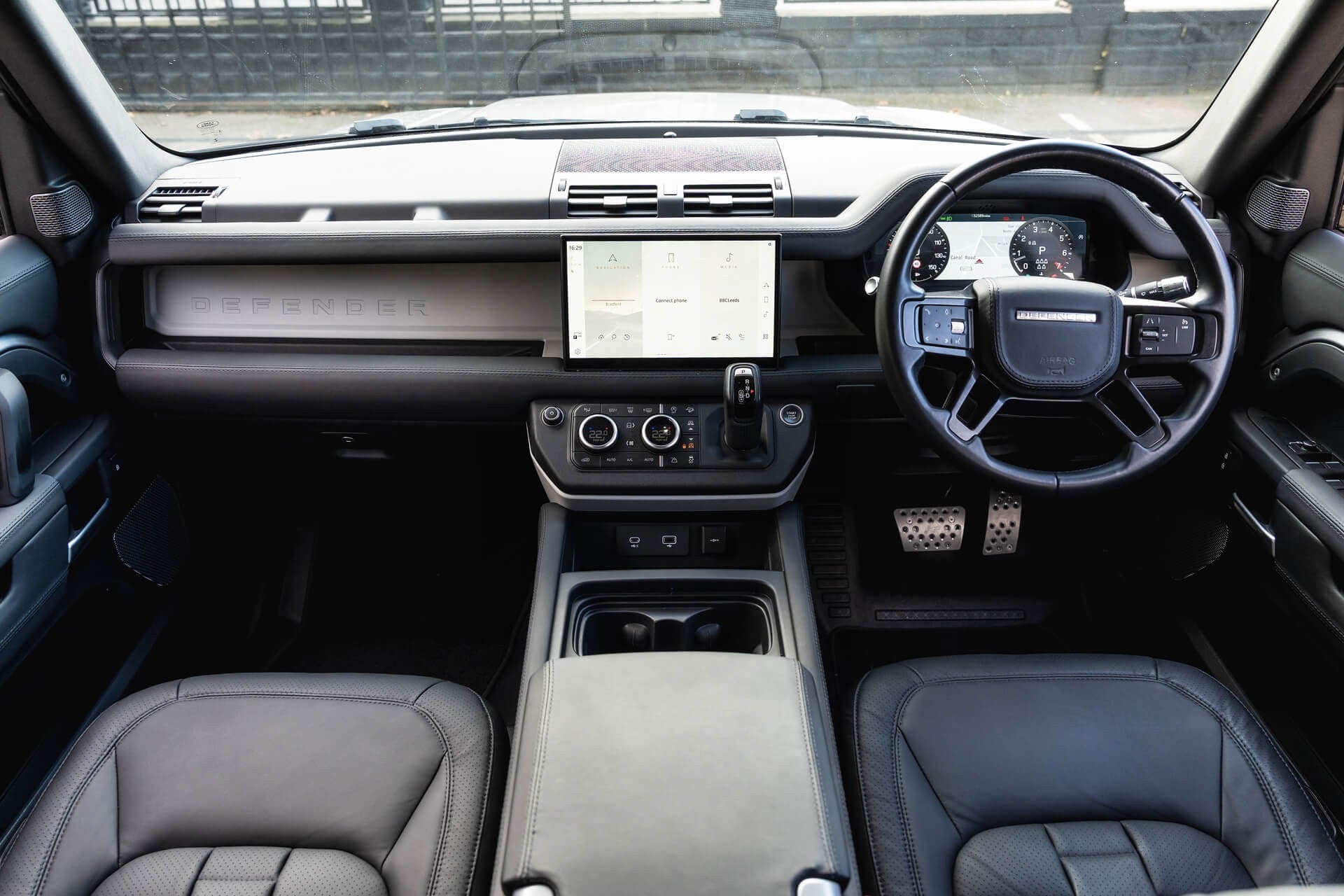 Land Rover Defender 110 7 Seat Gallery Image