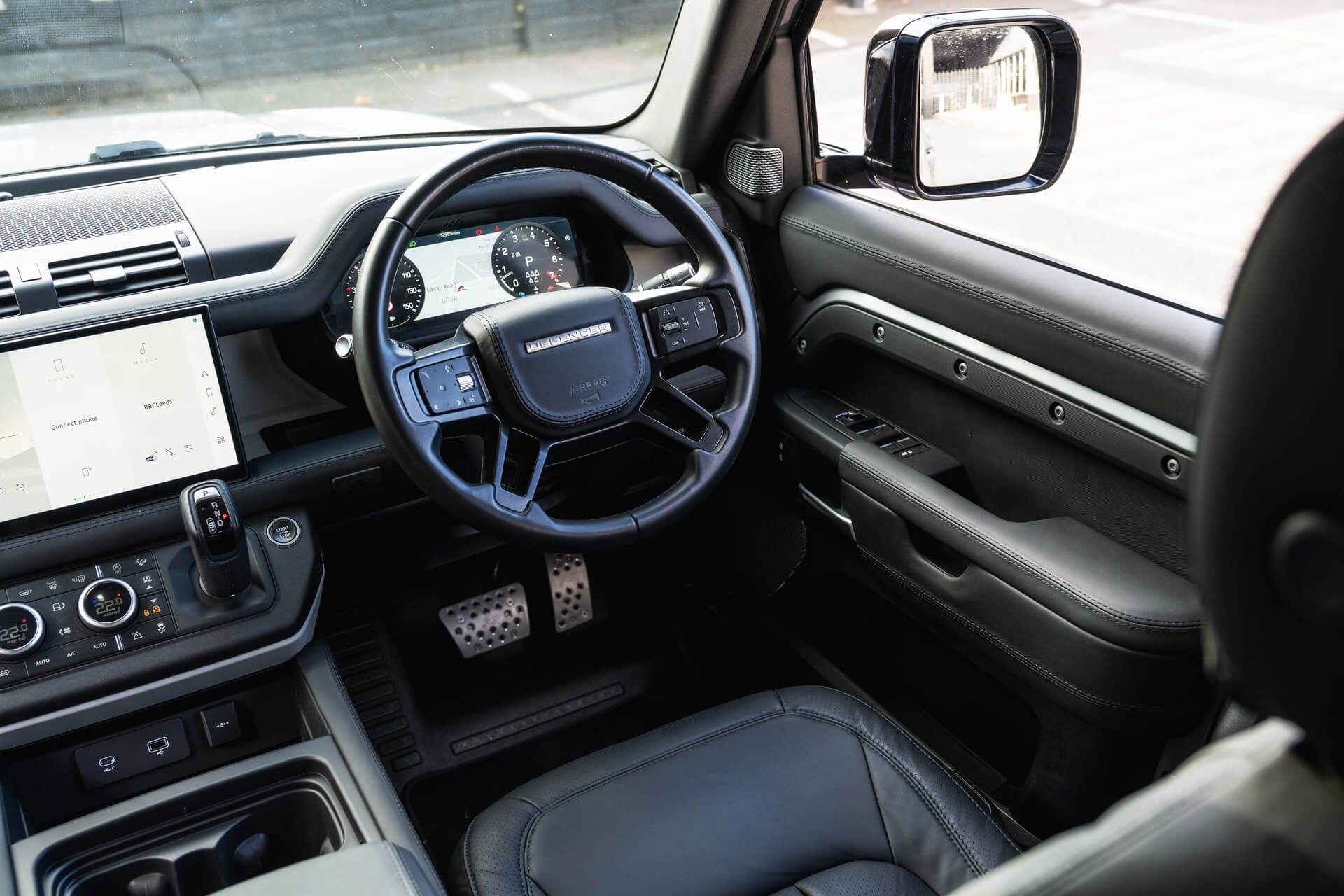 Land Rover Defender 110 7 Seat Gallery Image