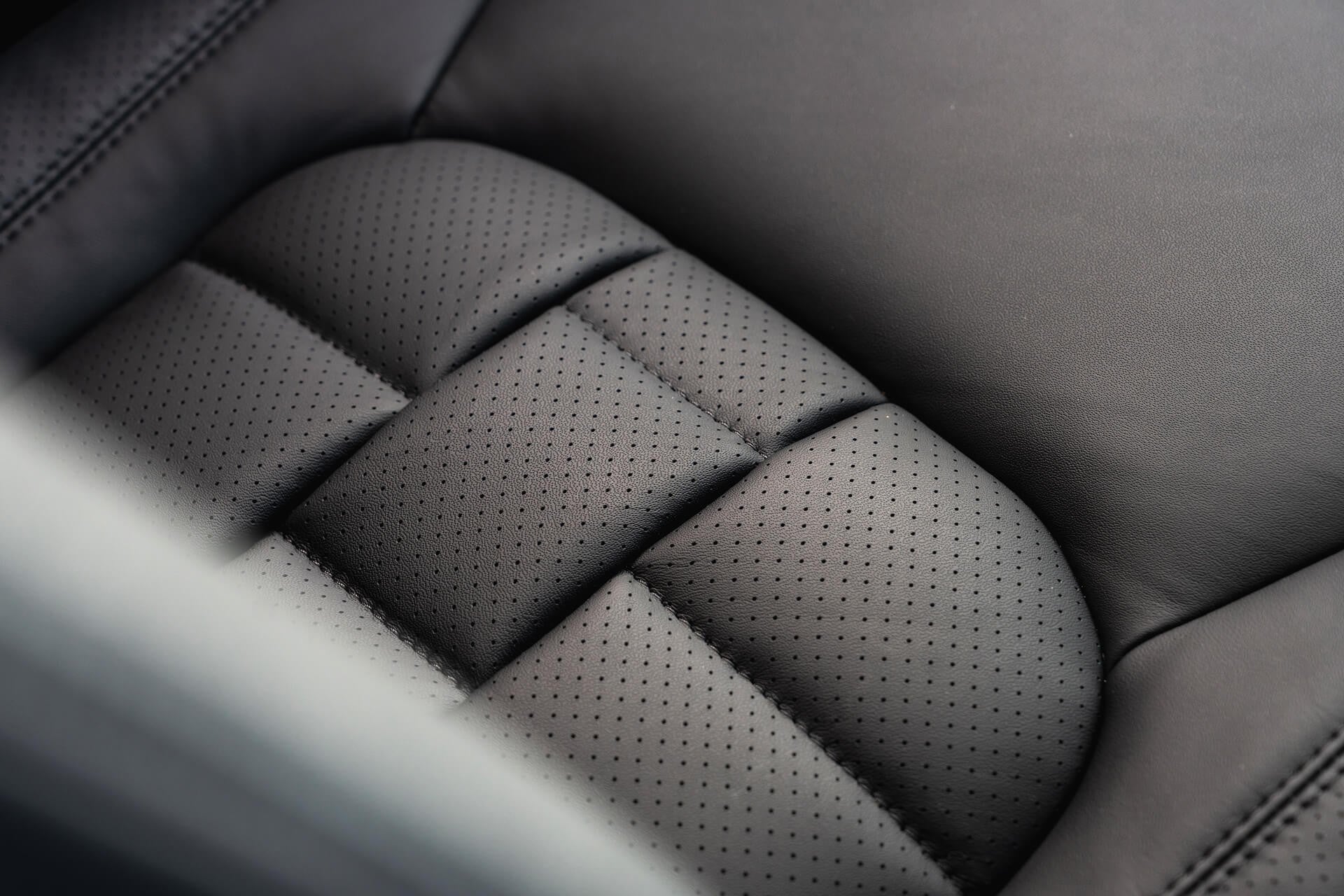 Land Rover Defender 110 7 Seat Gallery Image