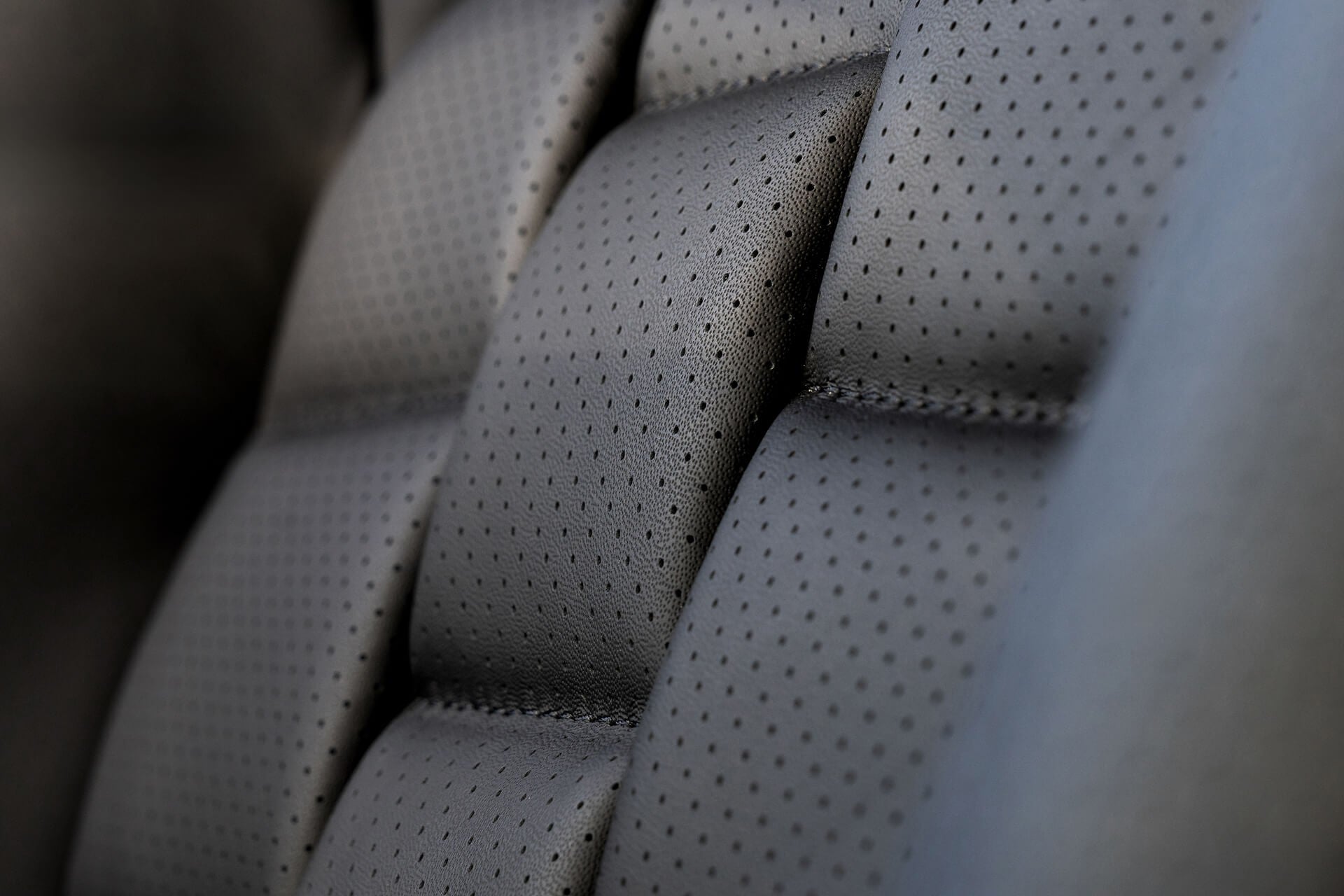 Land Rover Defender 110 7 Seat Gallery Image