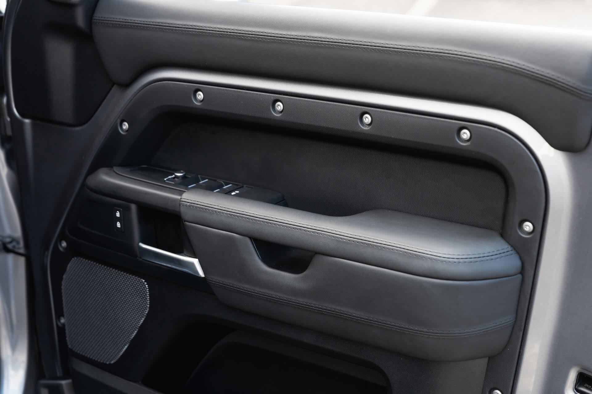 Land Rover Defender 110 7 Seat Gallery Image